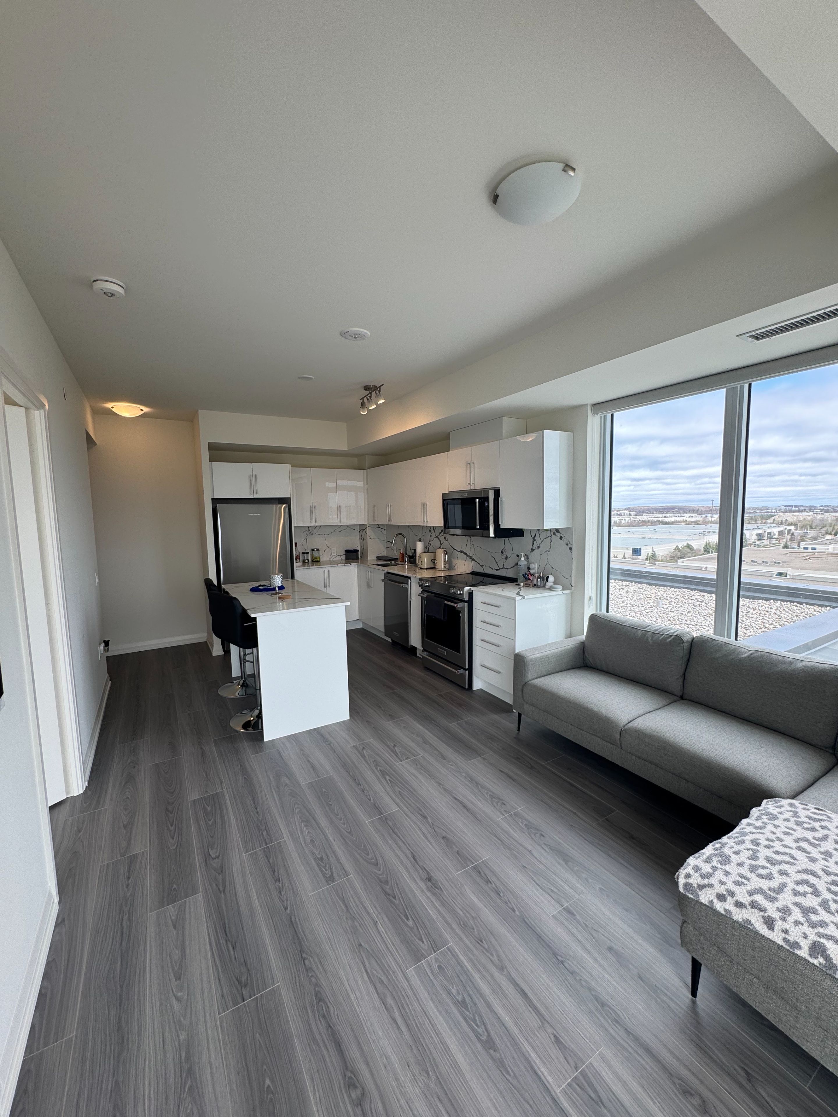 8960 Jane Street 818