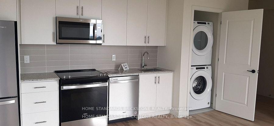 2 Bedrooms Condo at 335 wheat boom, Oakville For sale