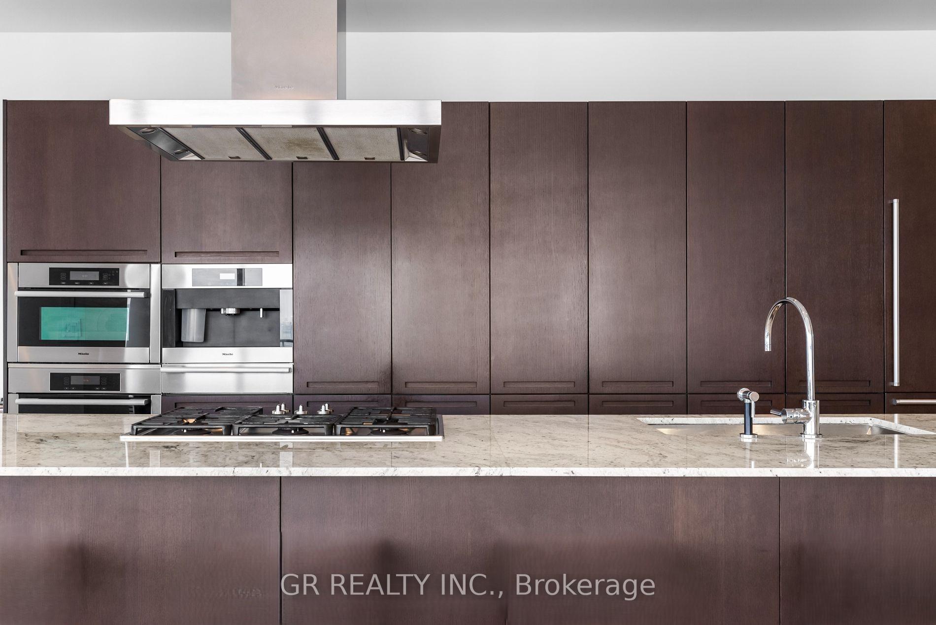 3 Bedrooms Condo at 180 University,  Toronto For sale