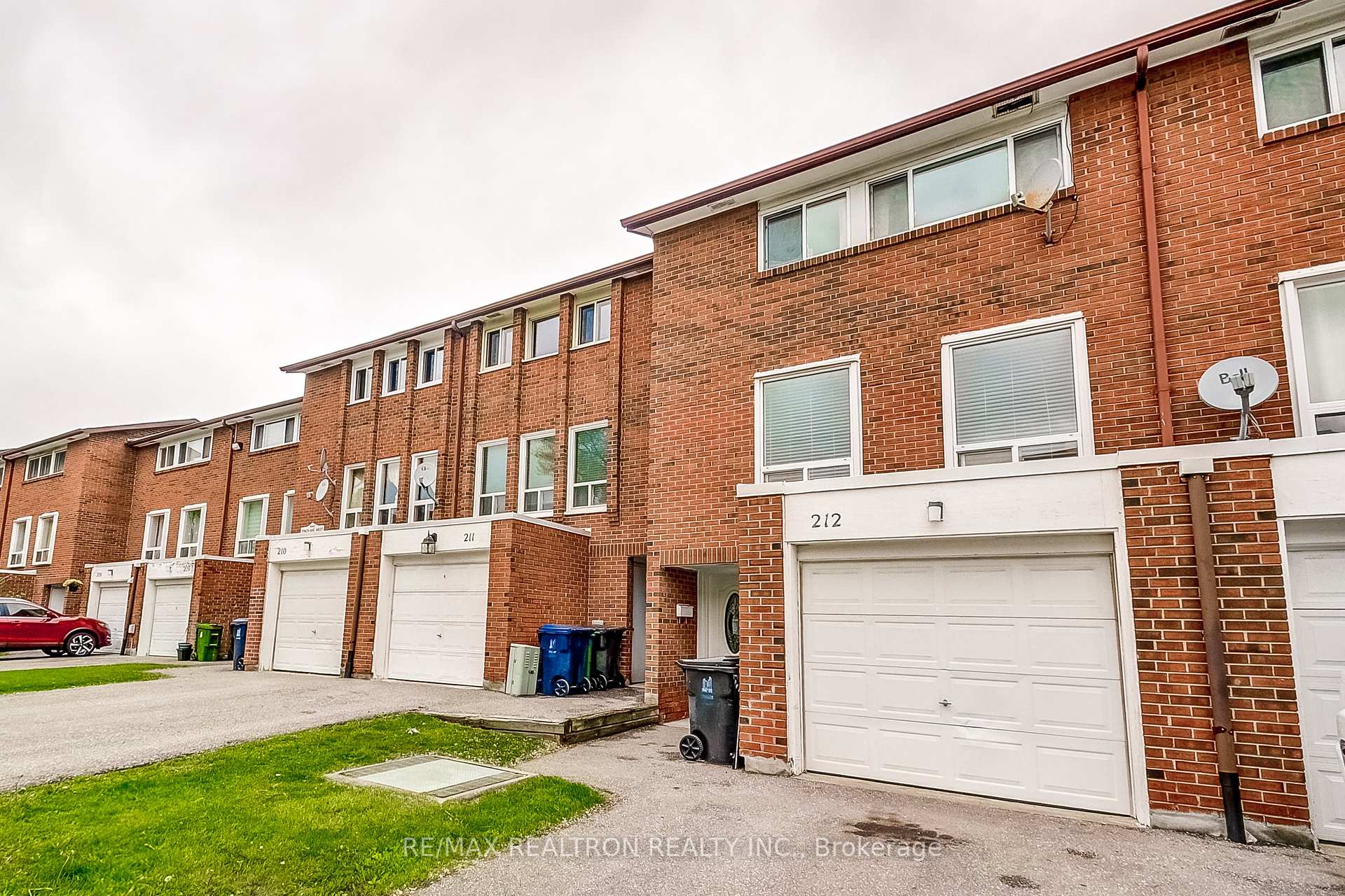 3 Bedrooms Condo at 6442 Finch, Toronto For sale