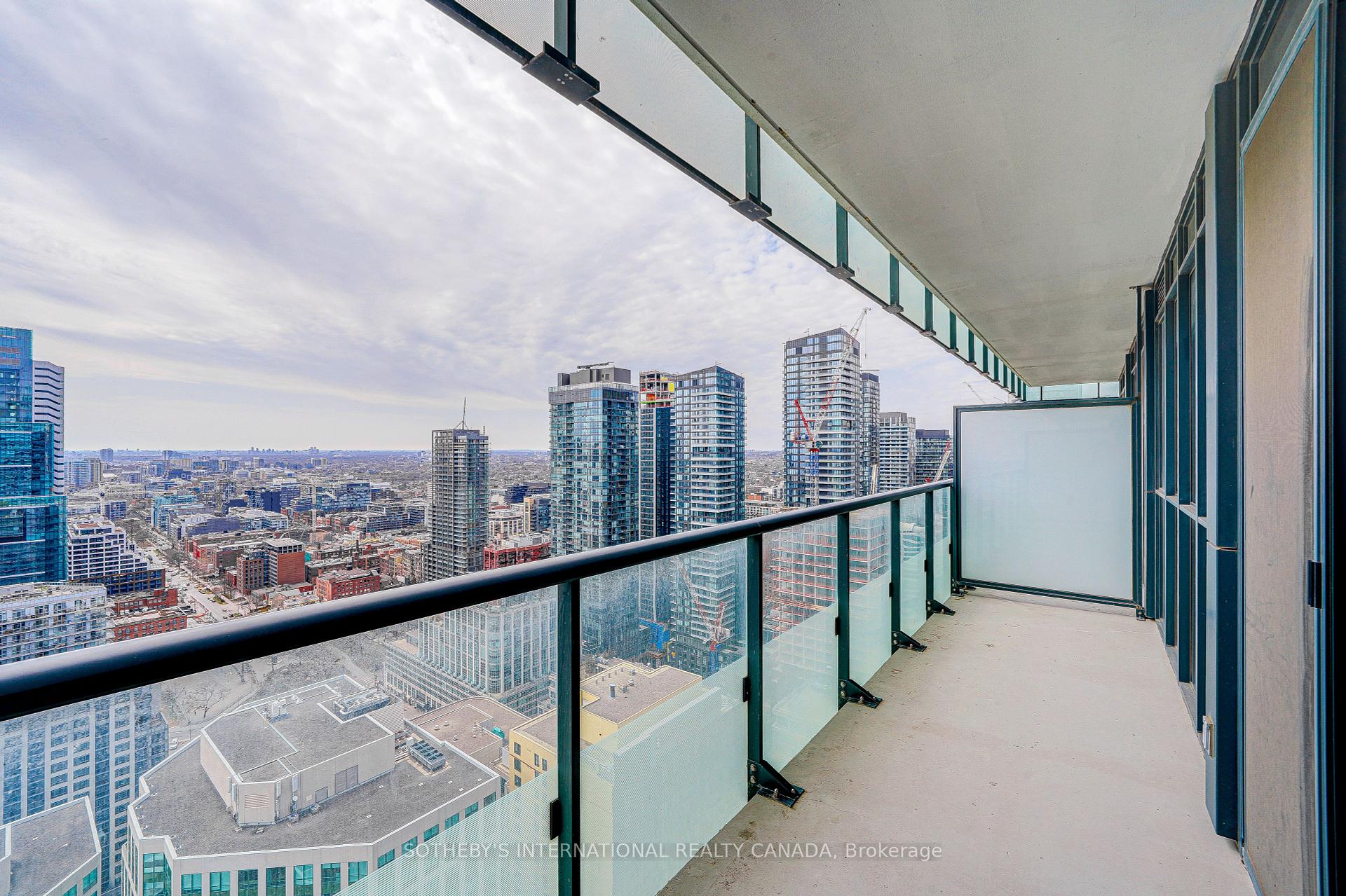 2 Bedrooms Condo at 300 Front, Toronto For sale