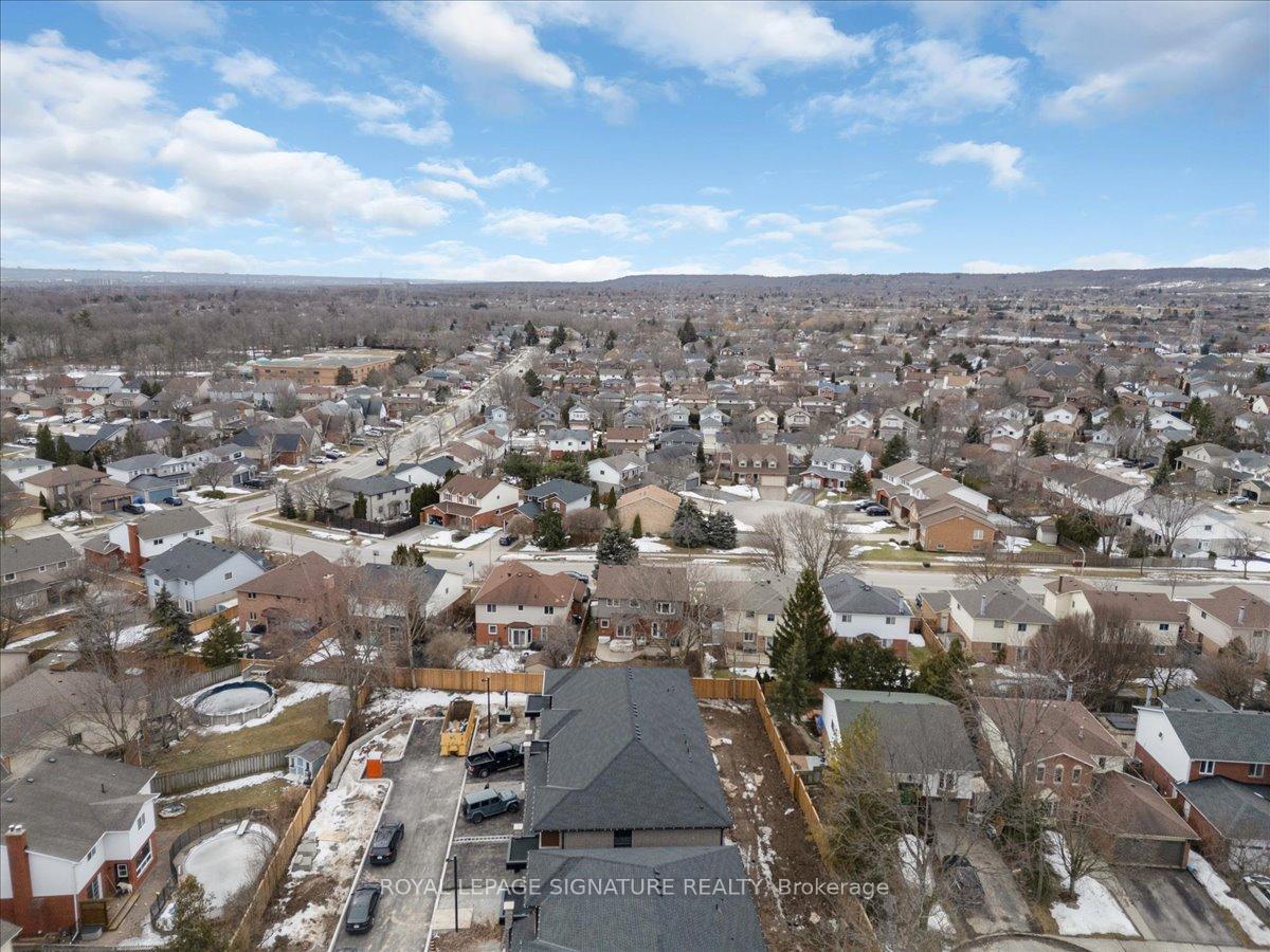 3 Bedrooms Condo at 2154 Walkers,  Burlington For sale