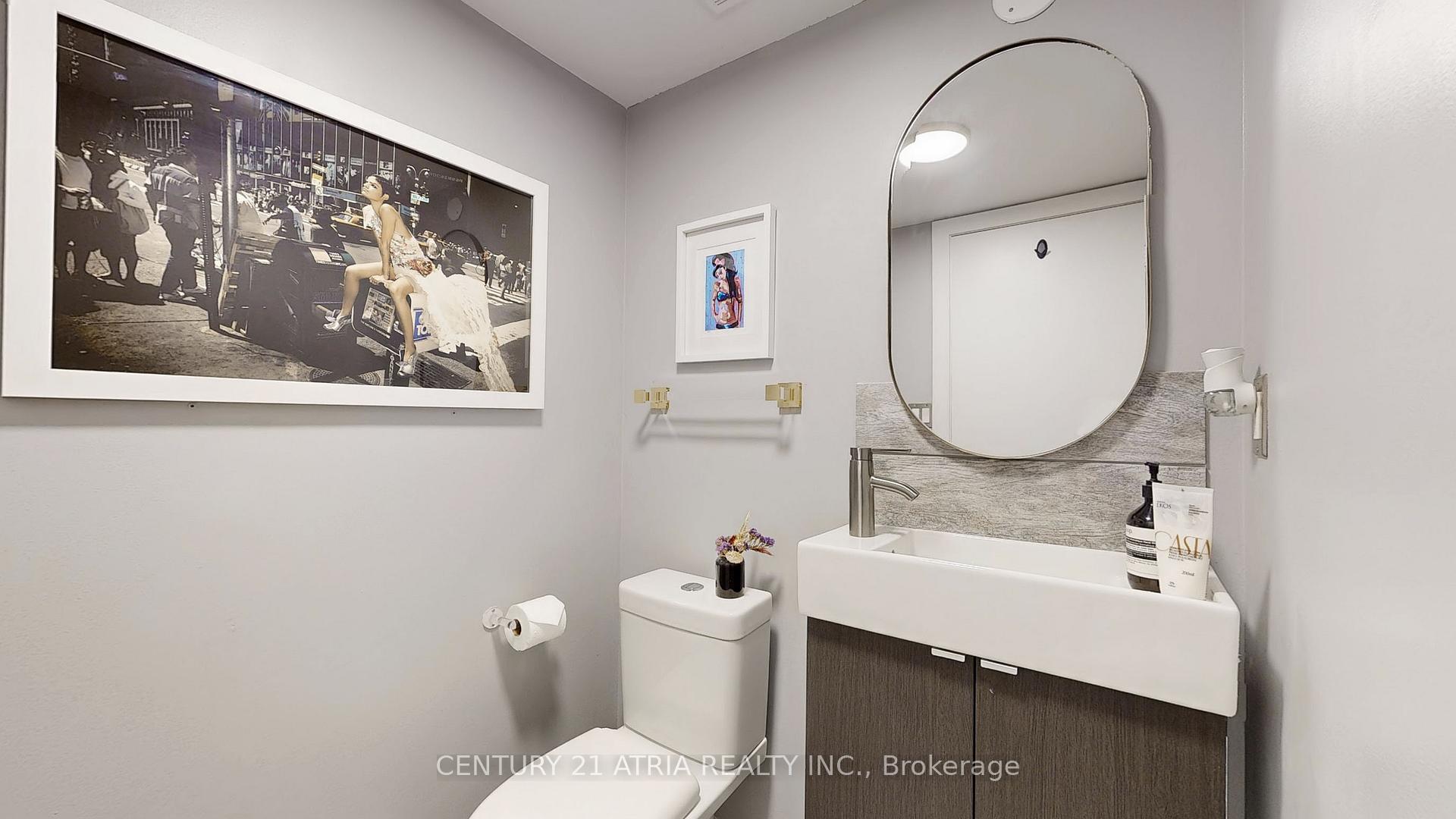 2 Bedrooms Condo at 800 King, Toronto For sale