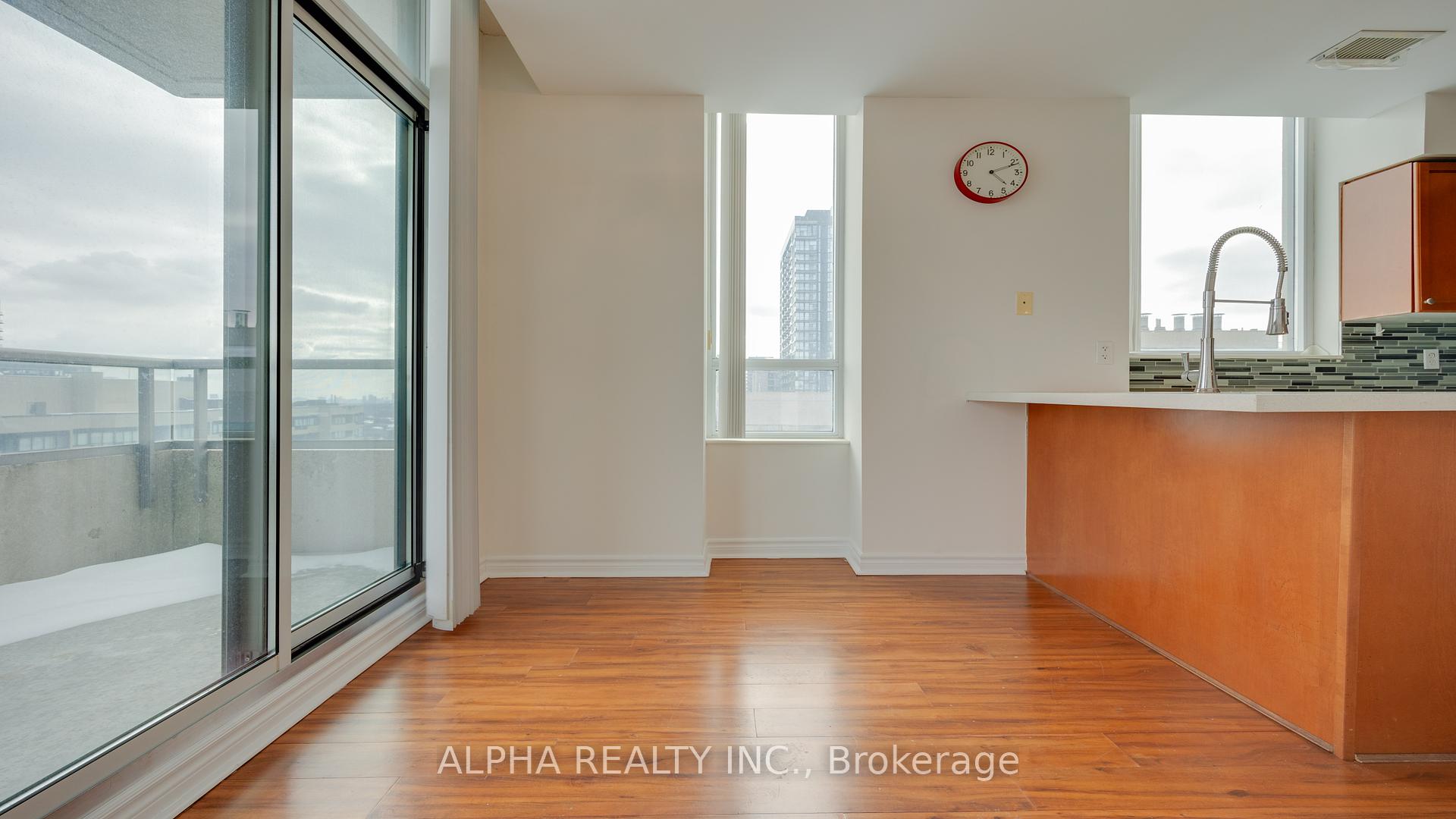 2 Bedrooms Condo at 18 Spring Garden,  Toronto For sale