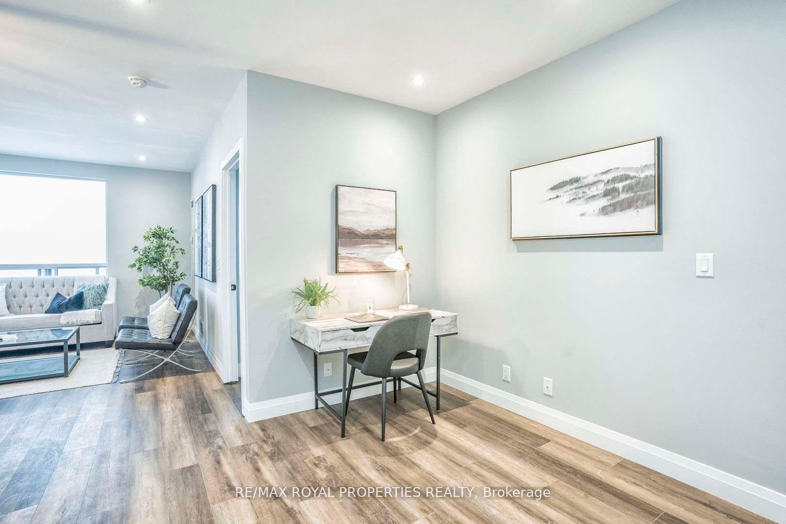 3 Bedrooms Condo at 38 Lee Centre,  Toronto For sale