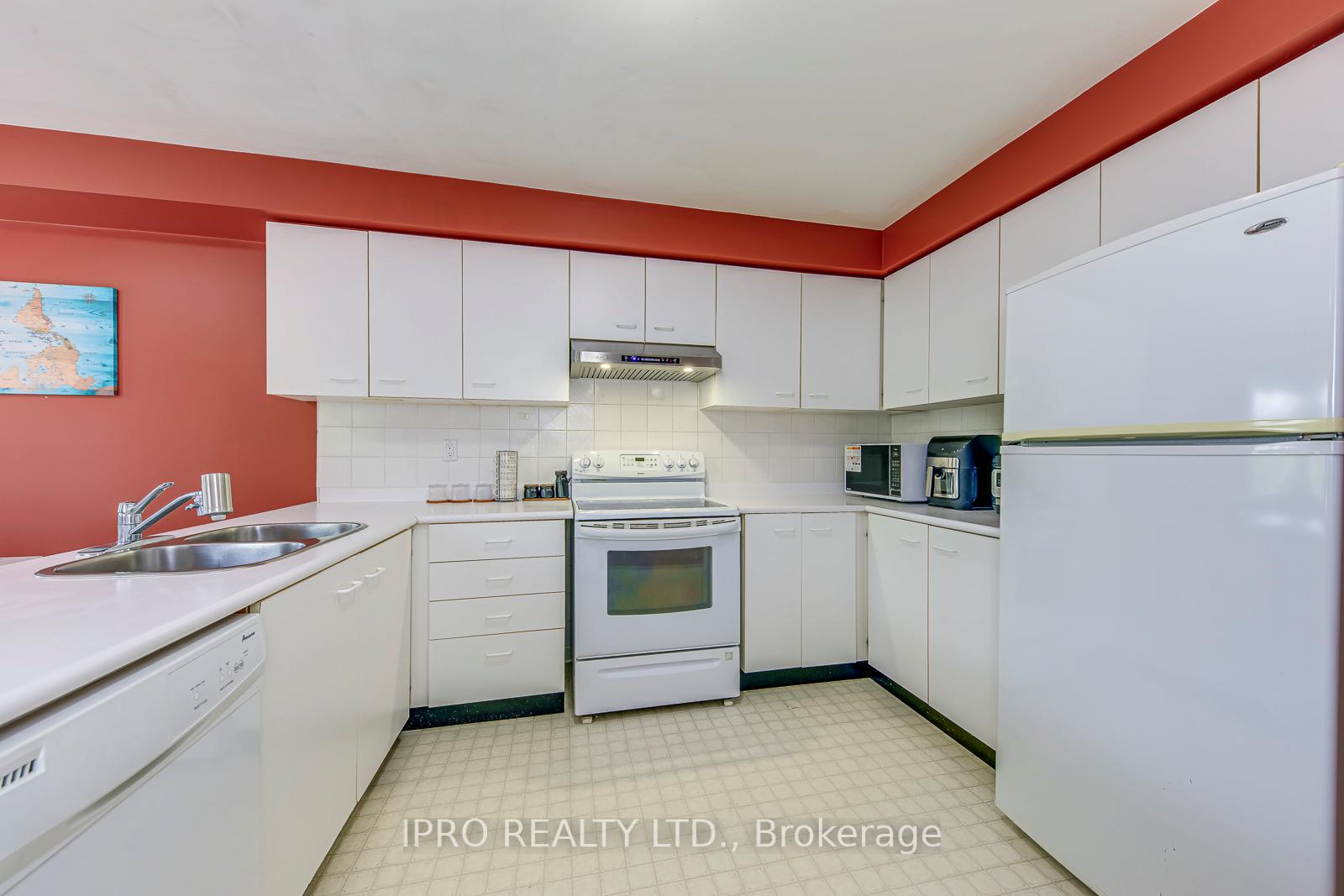 3 Bedrooms Condo at 2051 MERCHANTS, Oakville For sale