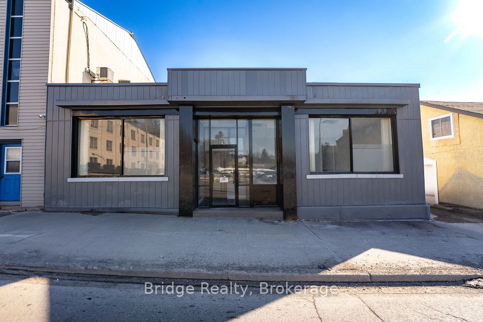 290 Dundas