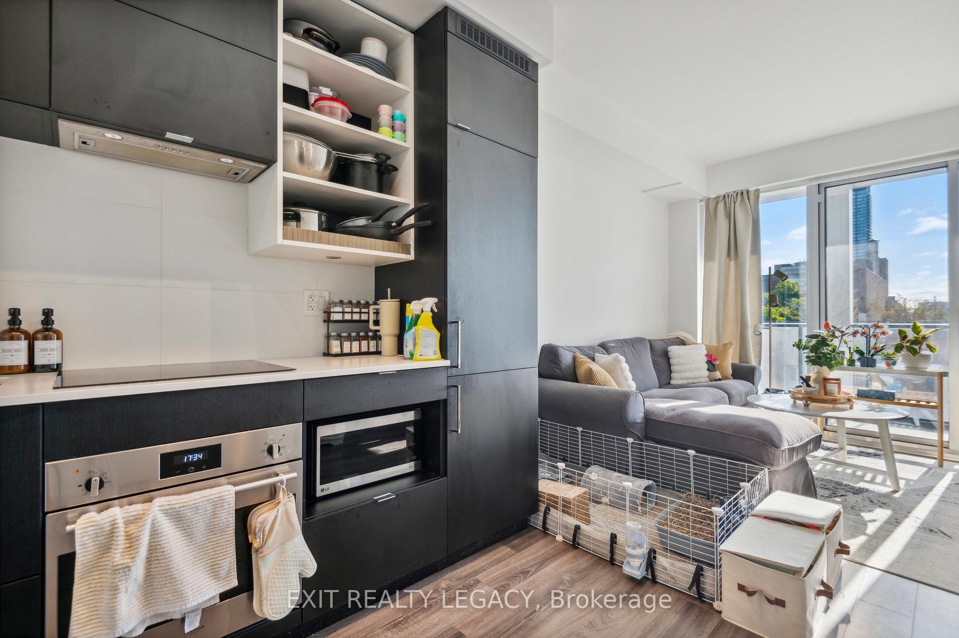 2 Bedrooms Condo at 20 Edward,  Toronto For sale