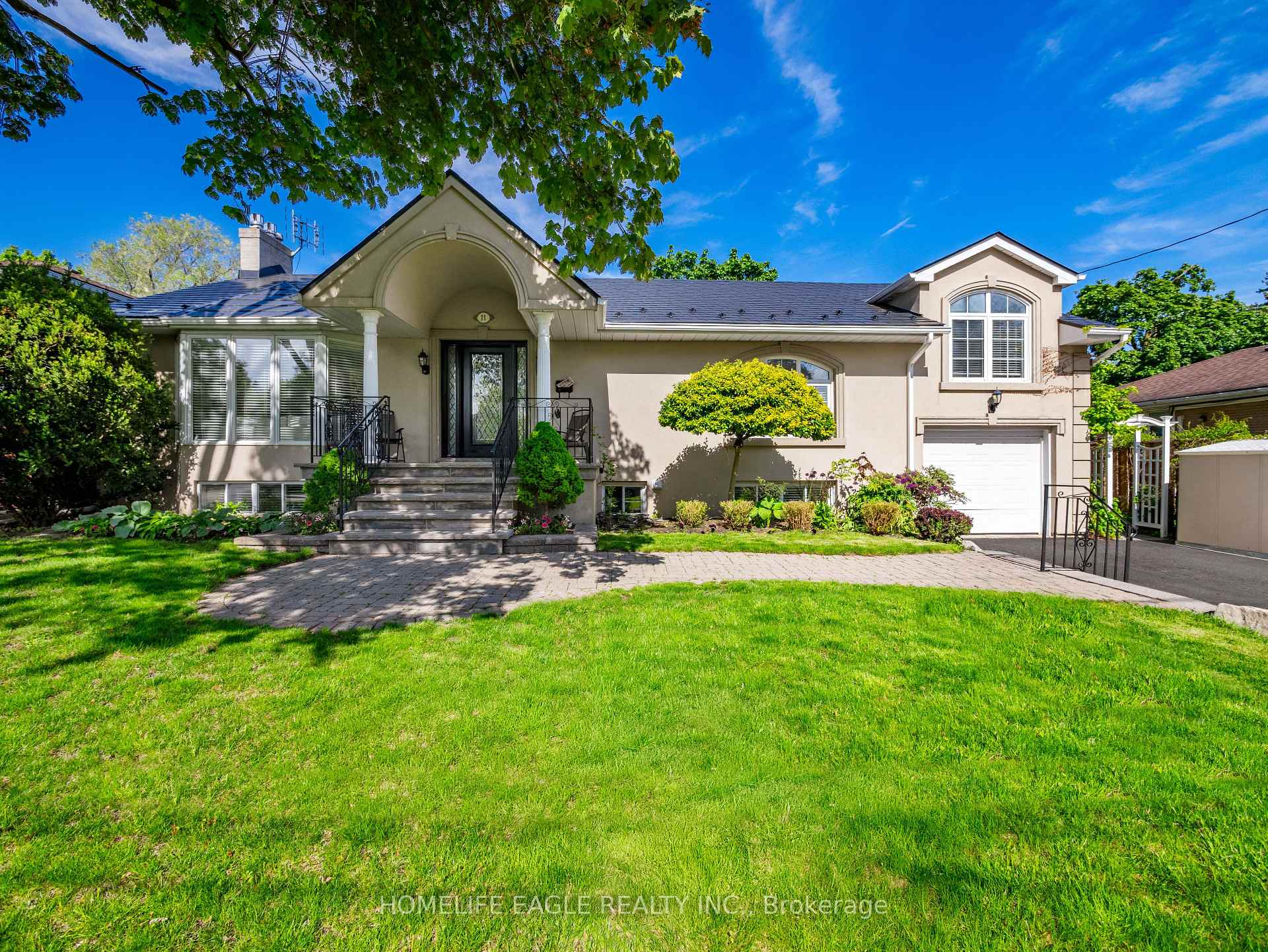 11 Knollside Drive, Richmond Hill, ON L4C 4W7
