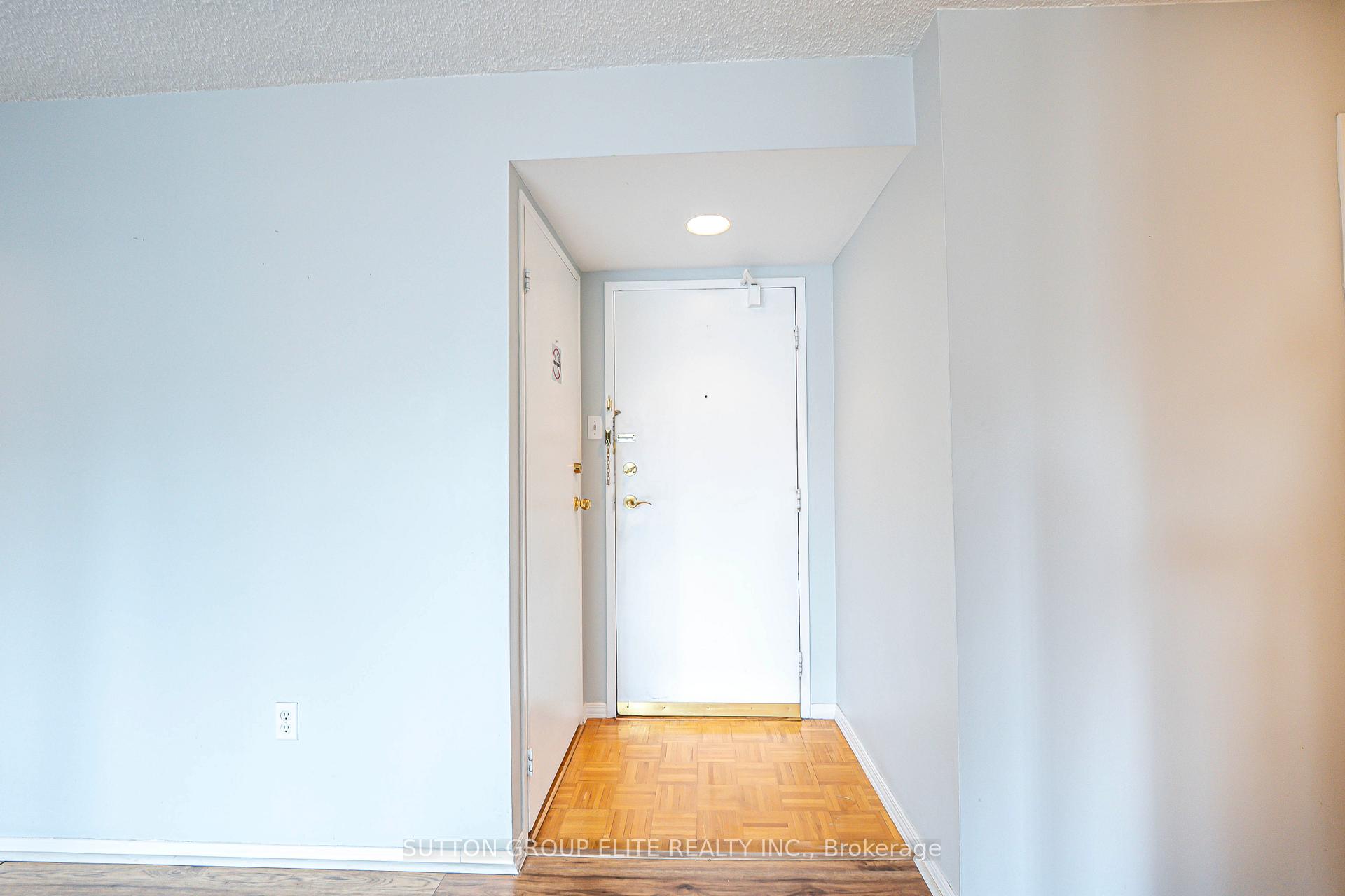 3 Bedrooms Condo at 3590 Kaneff,  Mississauga For sale