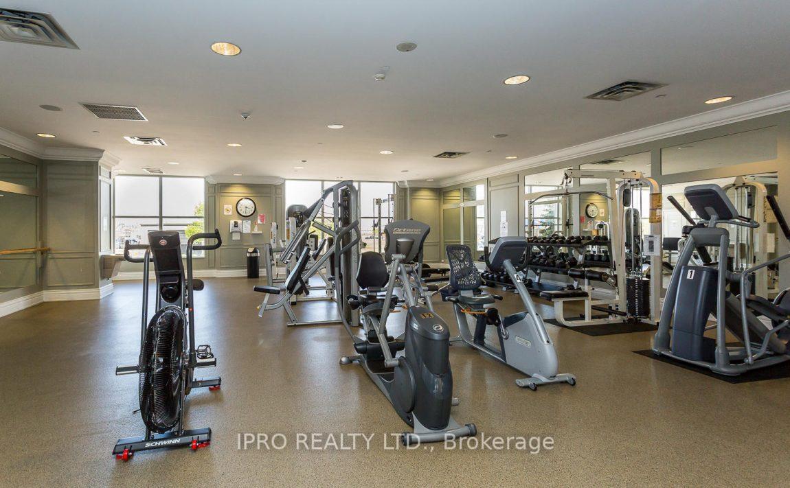 3 Bedrooms Condo at 25 Kingsbridge, Mississauga For sale