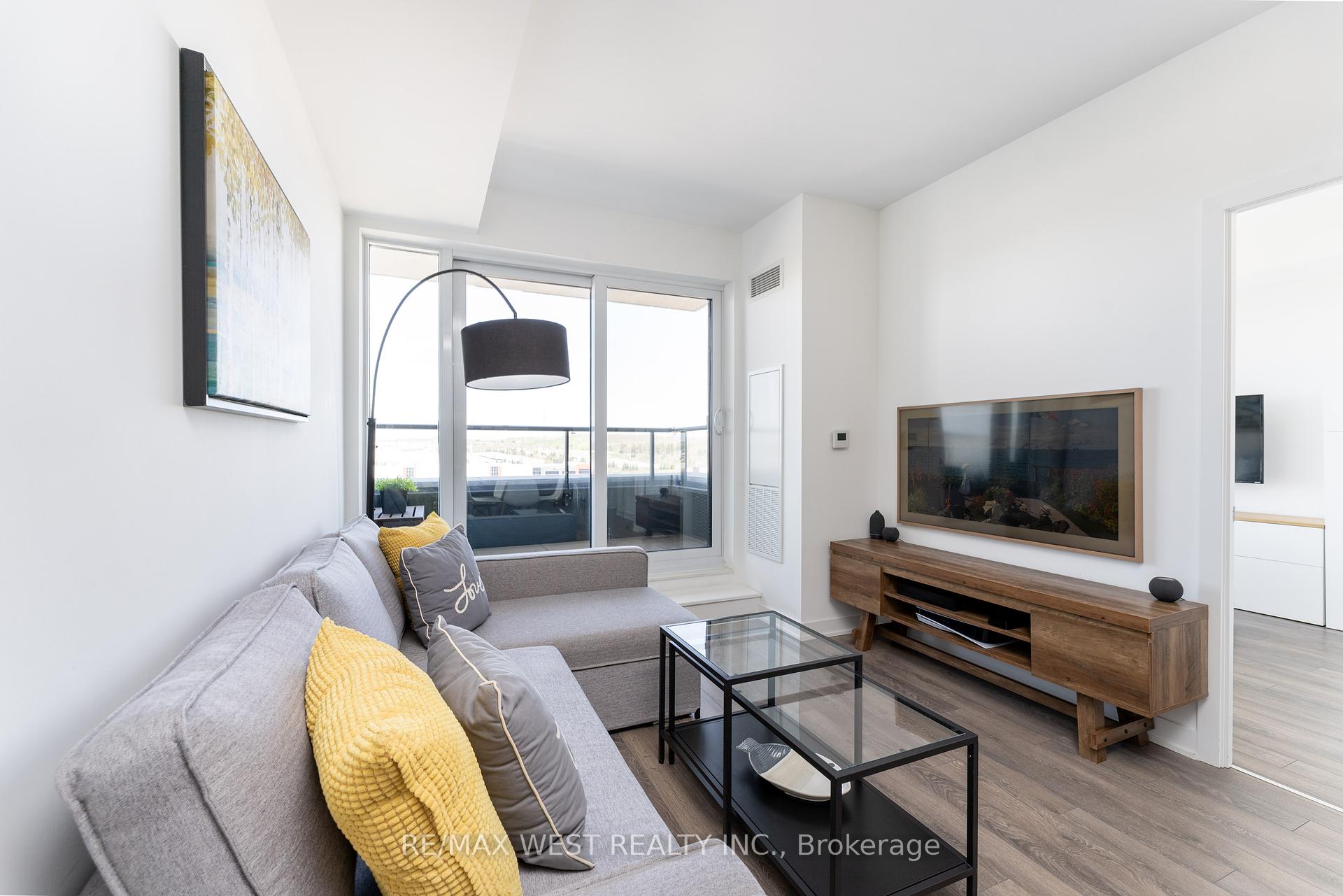 1 Bedroom Condo at 100 Eagle Rock, Vaughan For sale