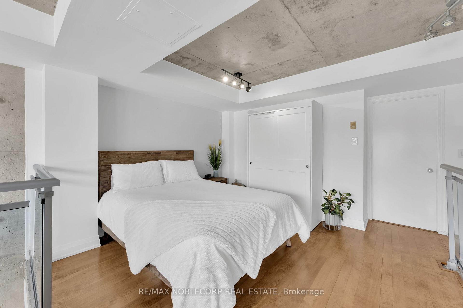 2 Bedrooms Condo at 954 King, Toronto For sale