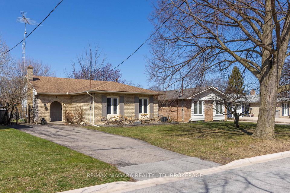 7 Ameer Drive, St. Catharines, ON L2N 3S9