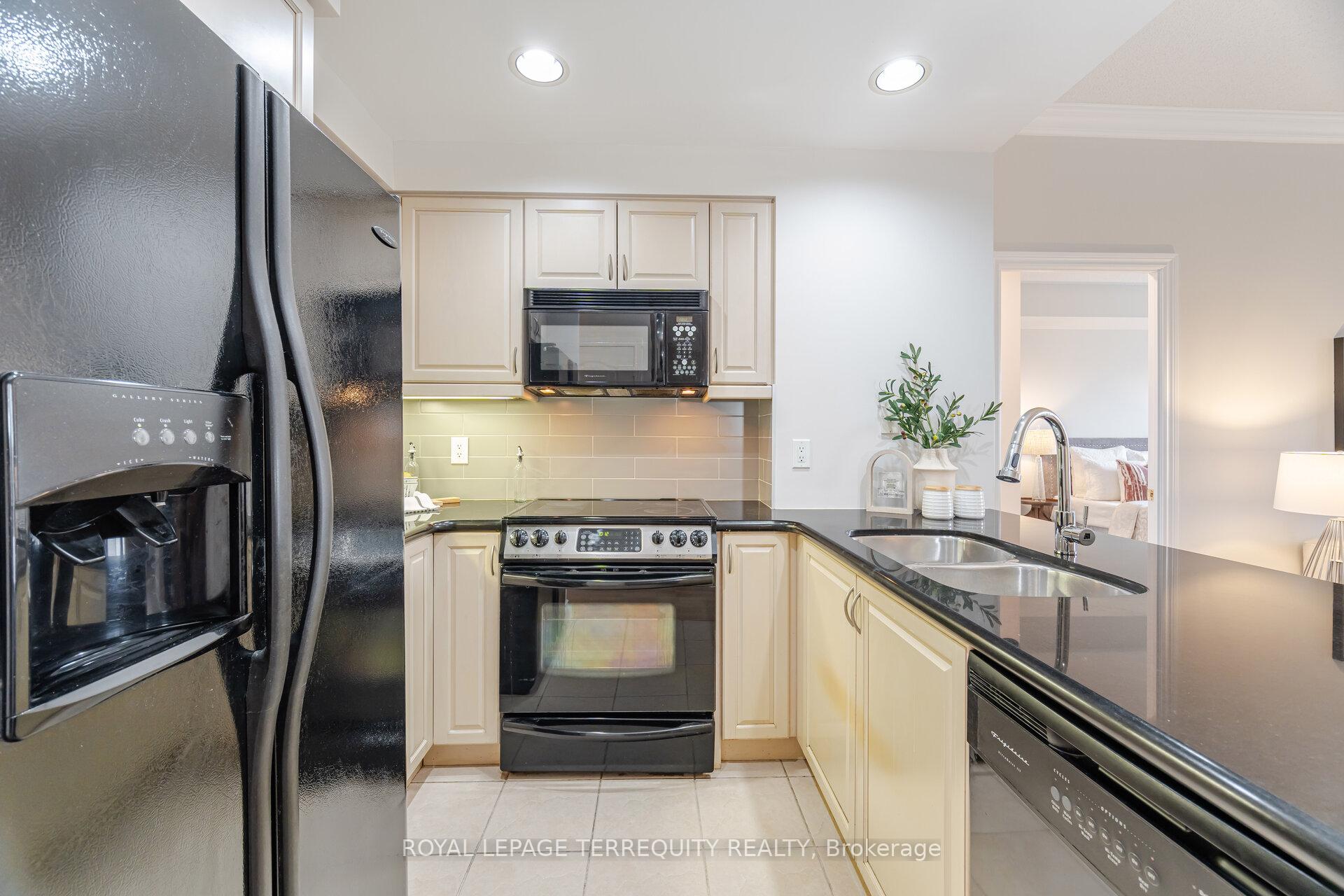 2 Bedrooms Condo at 1101 Leslie,  Toronto For sale