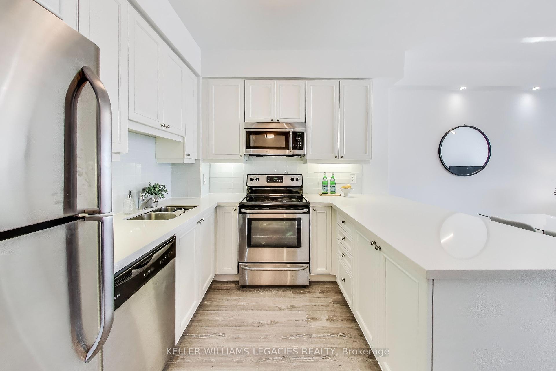 1 Bedroom Condo at 12 Woodstream, Vaughan For sale