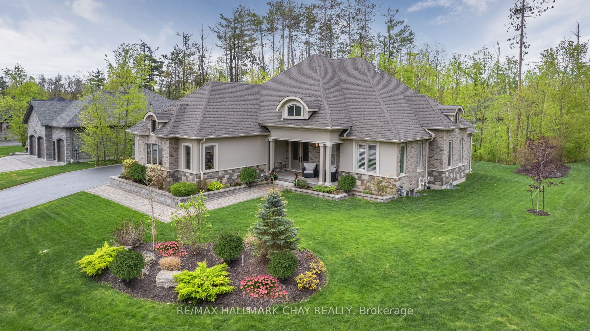 19 Timber Wolf Trail, Springwater, ON L9X 0H7