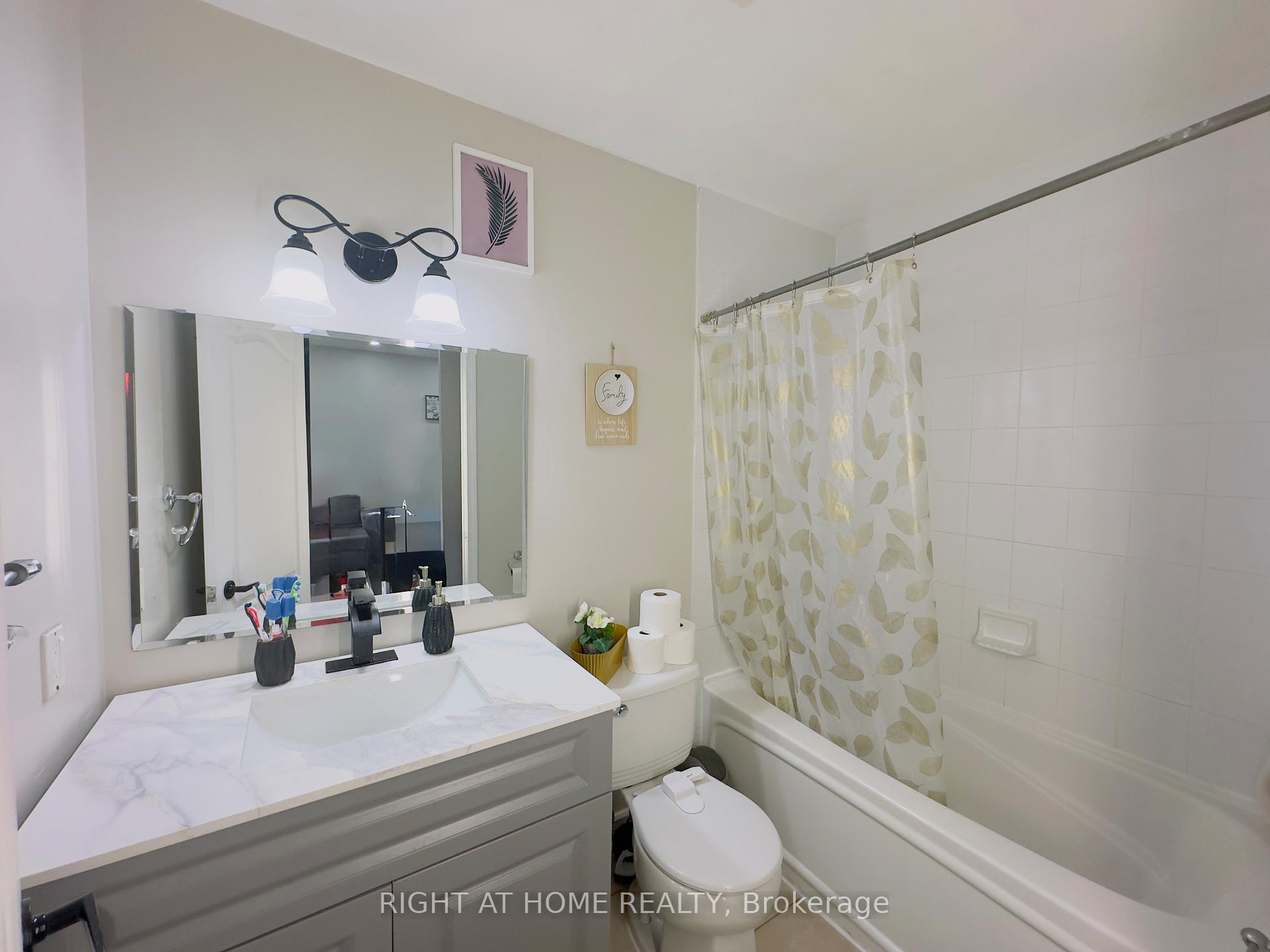 2 Bedrooms Condo at 4090 Living Arts, Mississauga For sale