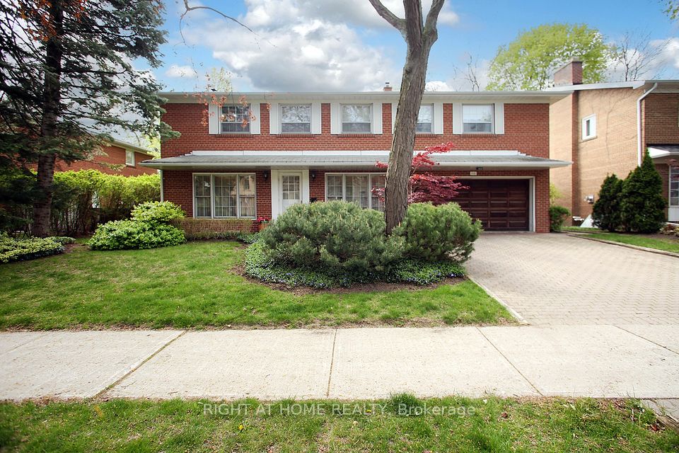 113 Lord Seaton Road, Toronto, ON M2P 1K8