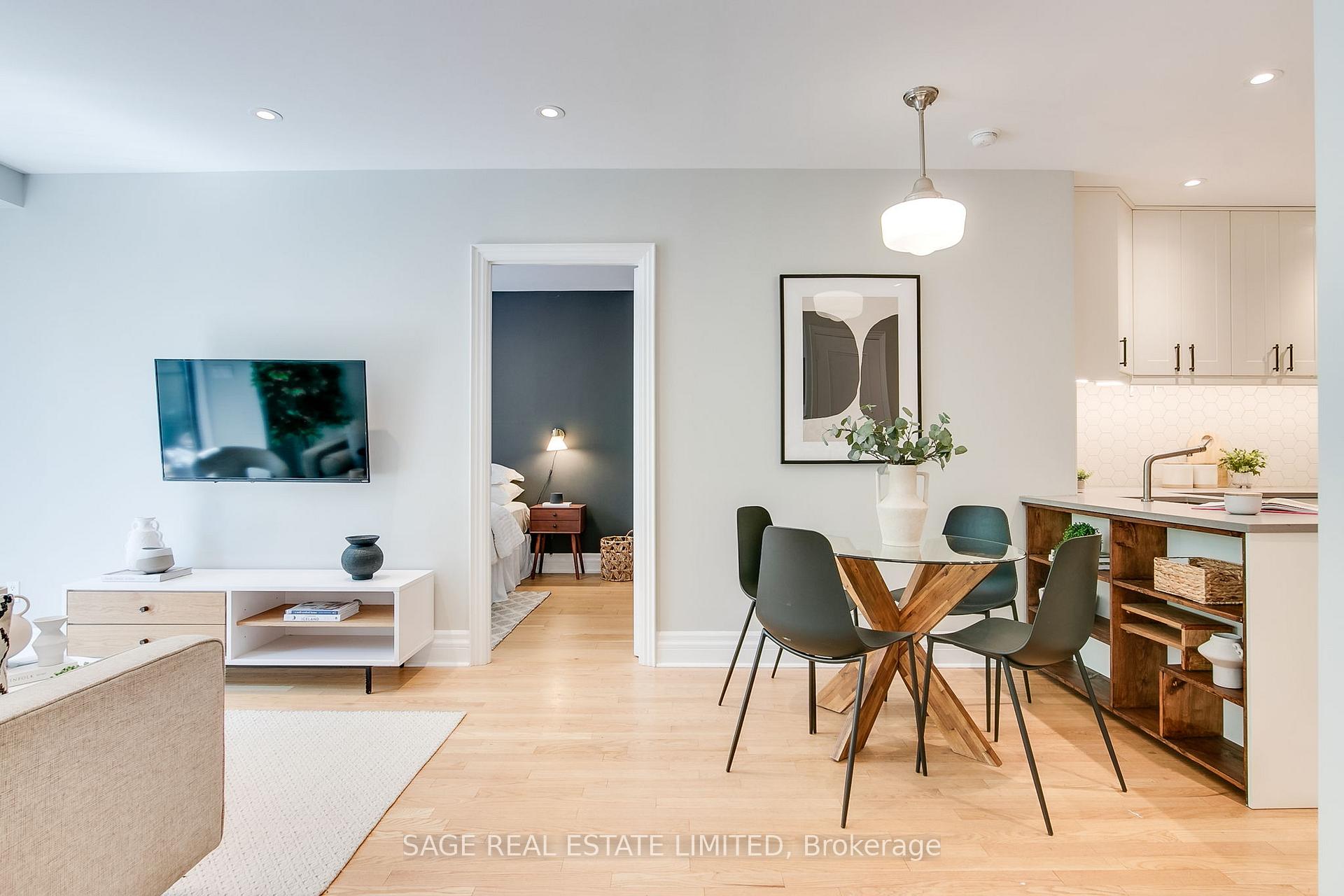 2 Bedrooms Condo at 111 Merton, Toronto For sale