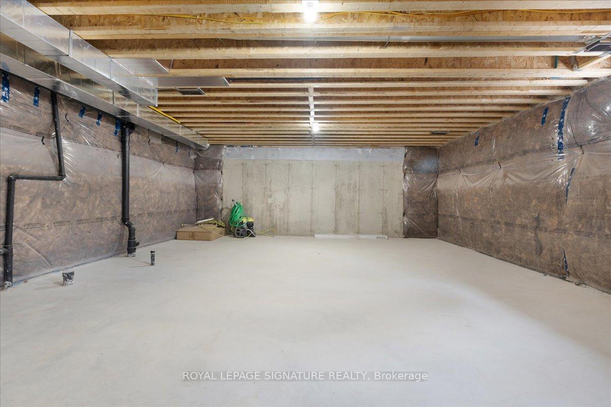 3 Bedrooms Condo at 2154 Walkers,  Burlington For sale