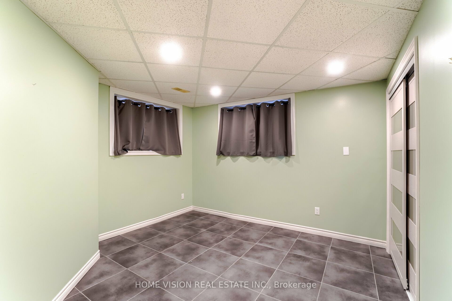 1433 Springwater Crescent E, #Lower Unit