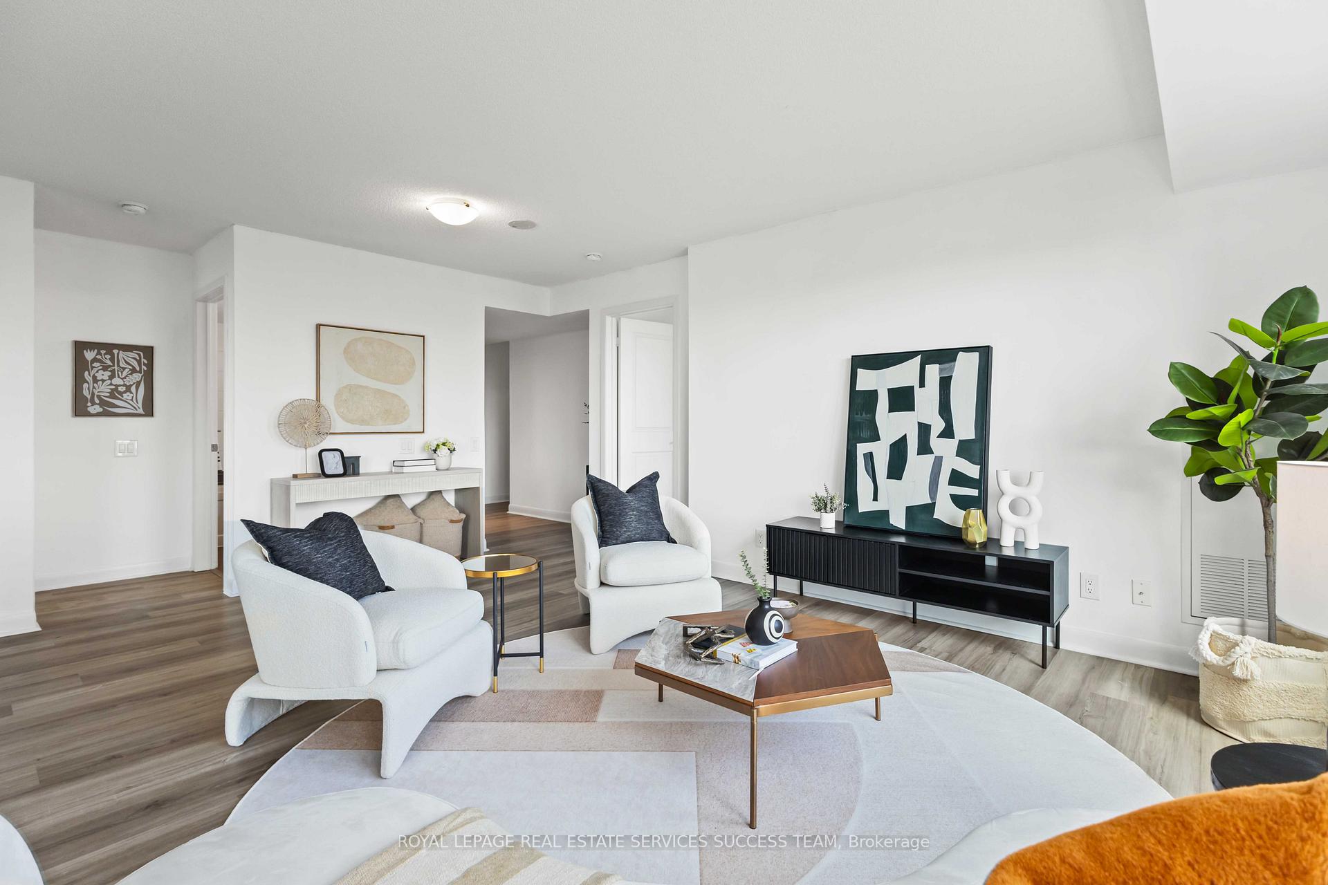 2 Bedrooms Condo at 25 Town Centre,  Toronto For sale