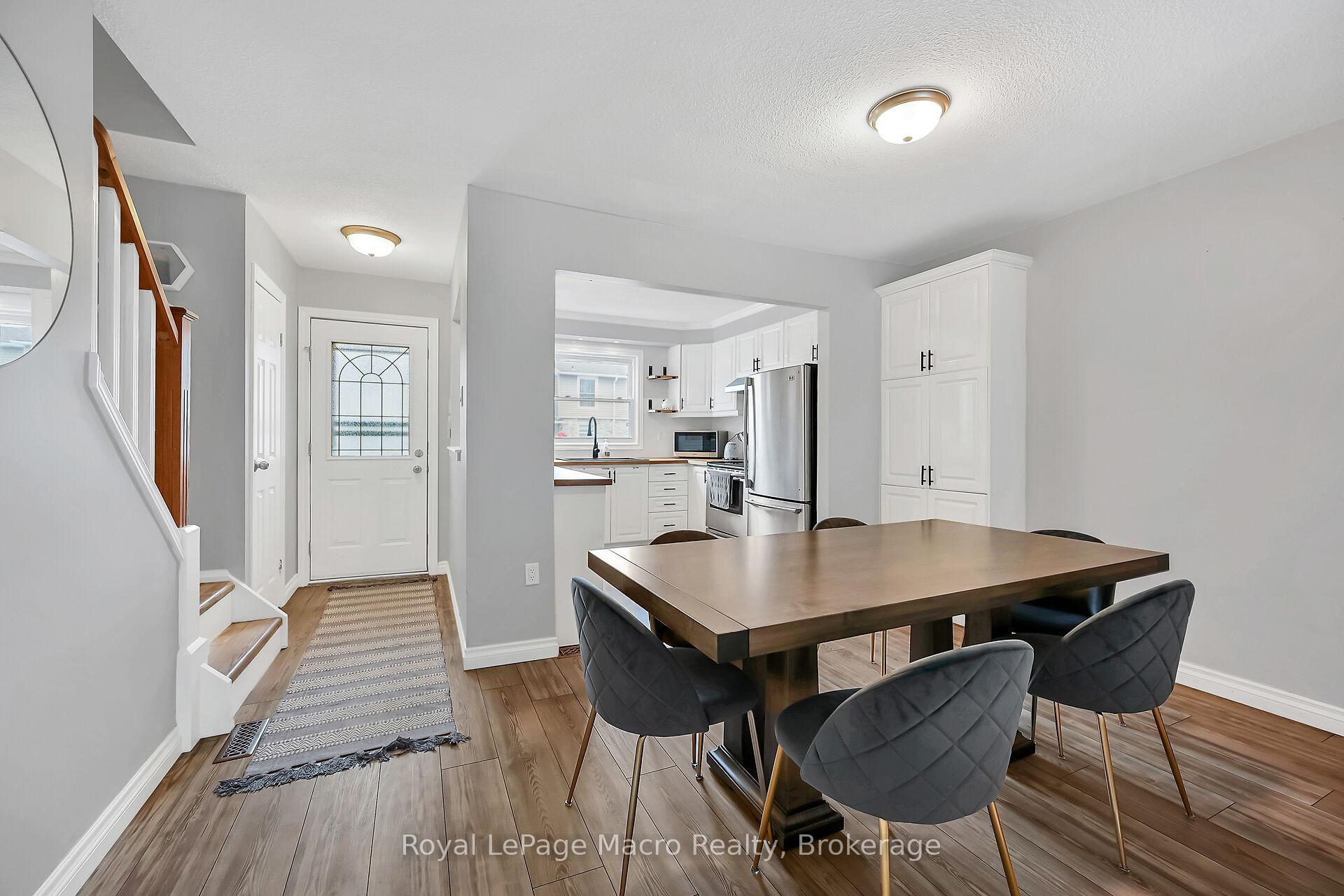 3 Bedrooms Condo at 10 Angus, Hamilton For sale