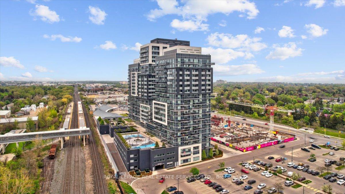 2 Bedrooms Condo at 2081 Fairview, Burlington For sale