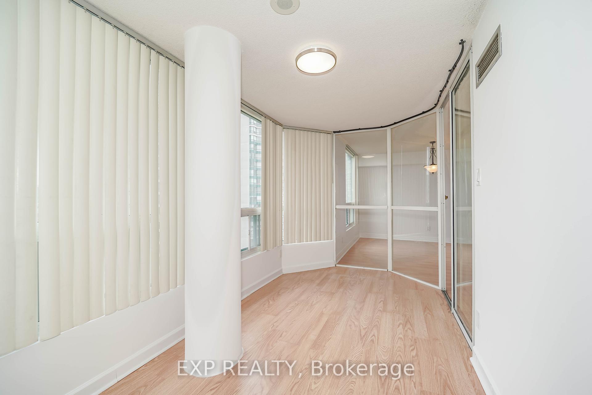 3 Bedrooms Condo at 4450 Tucana, Mississauga For sale