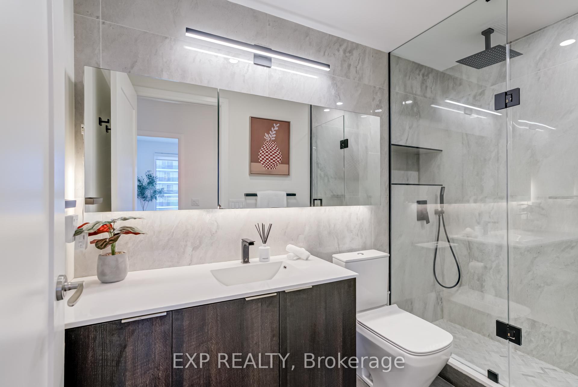 2 Bedrooms Condo at 56 Annie Craig, Toronto For sale