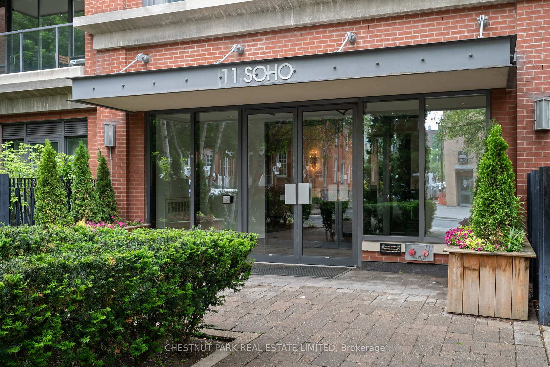 3 Bedrooms Condo at 11 Soho, Toronto For sale