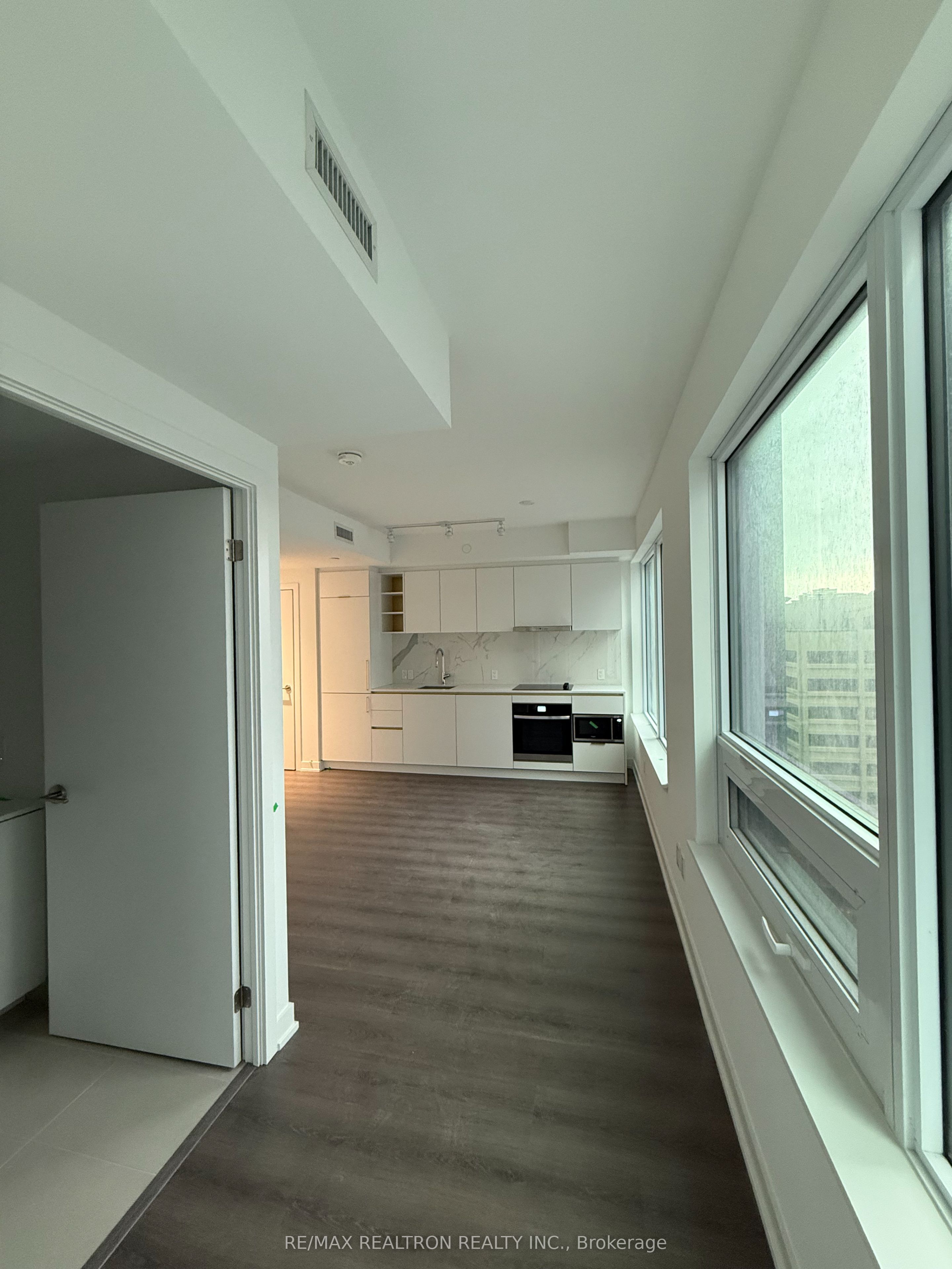 8 Wellesley Street W, #1215