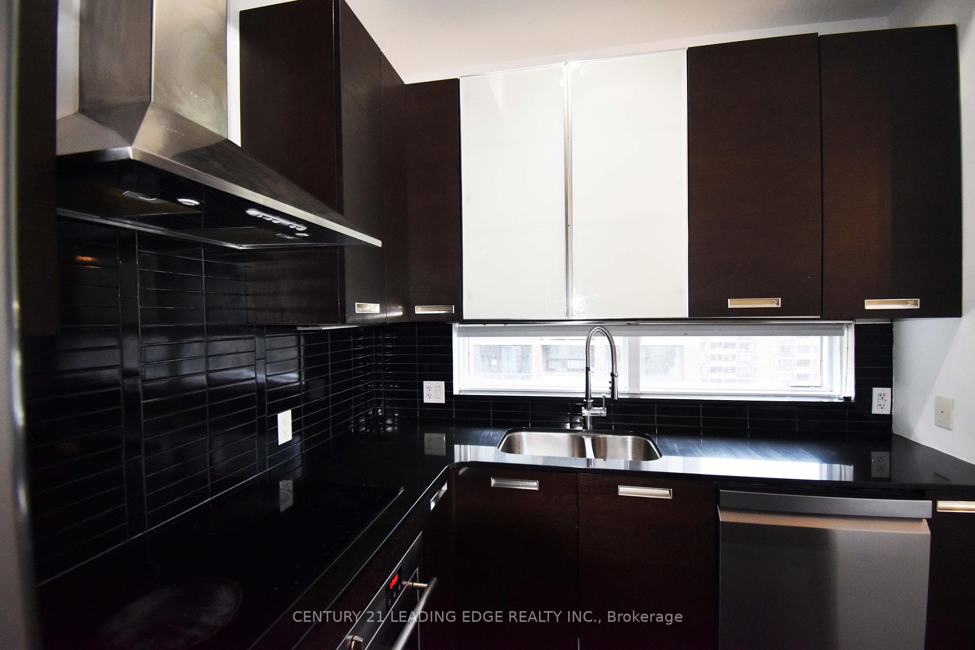 2 Bedrooms Condo at 21 BALMUTO, Toronto For sale