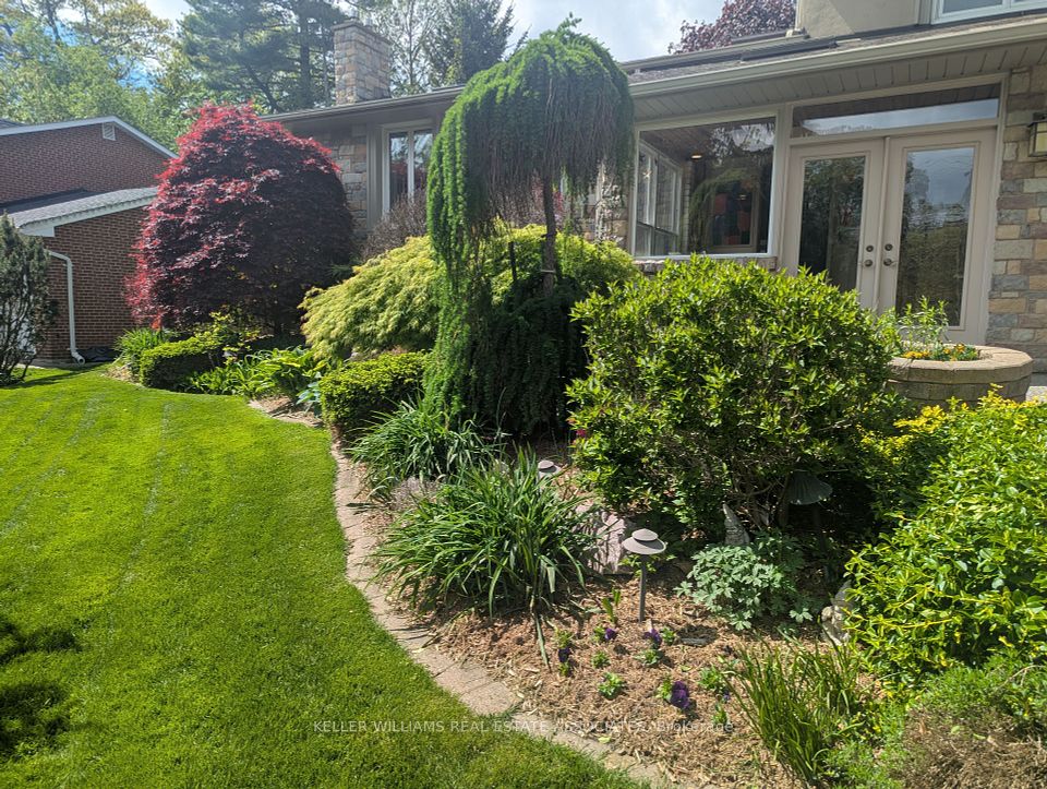 1443 Birchwood Drive, Mississauga, ON L5J 1T3