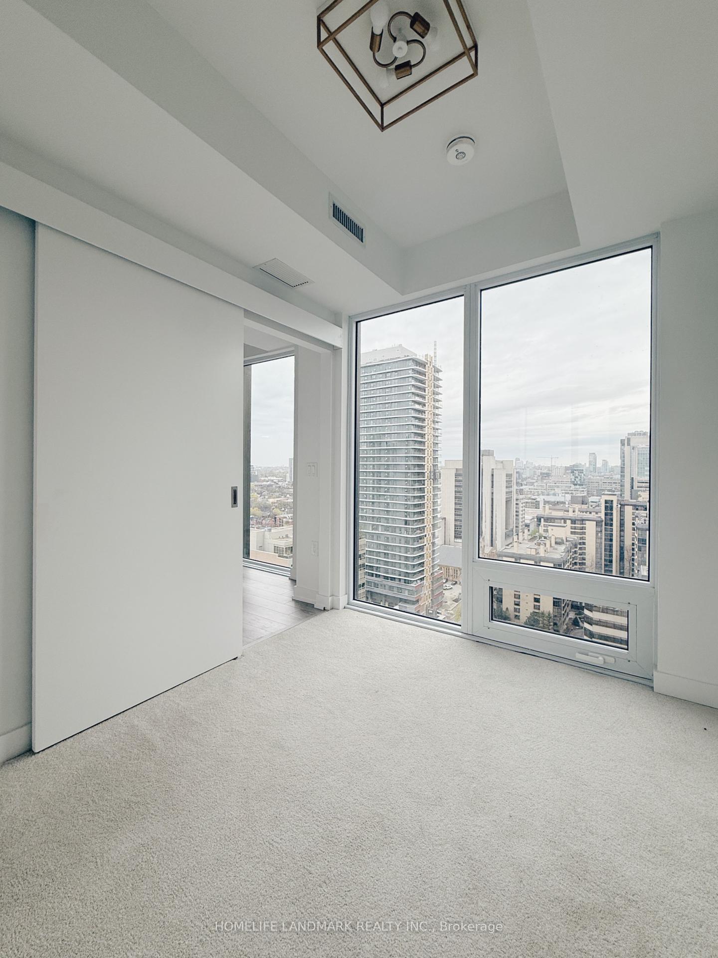 3 Bedrooms Condo at 238 Simcoe,  Toronto For sale