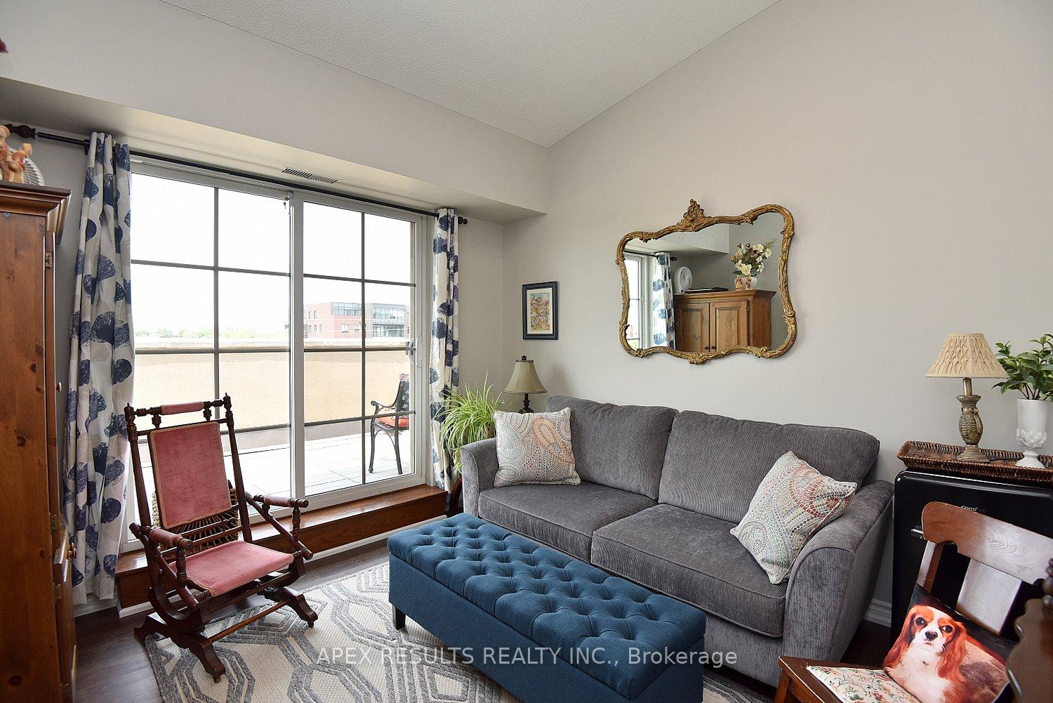 3 Bedrooms Condo at 262 Dundas, Hamilton For sale