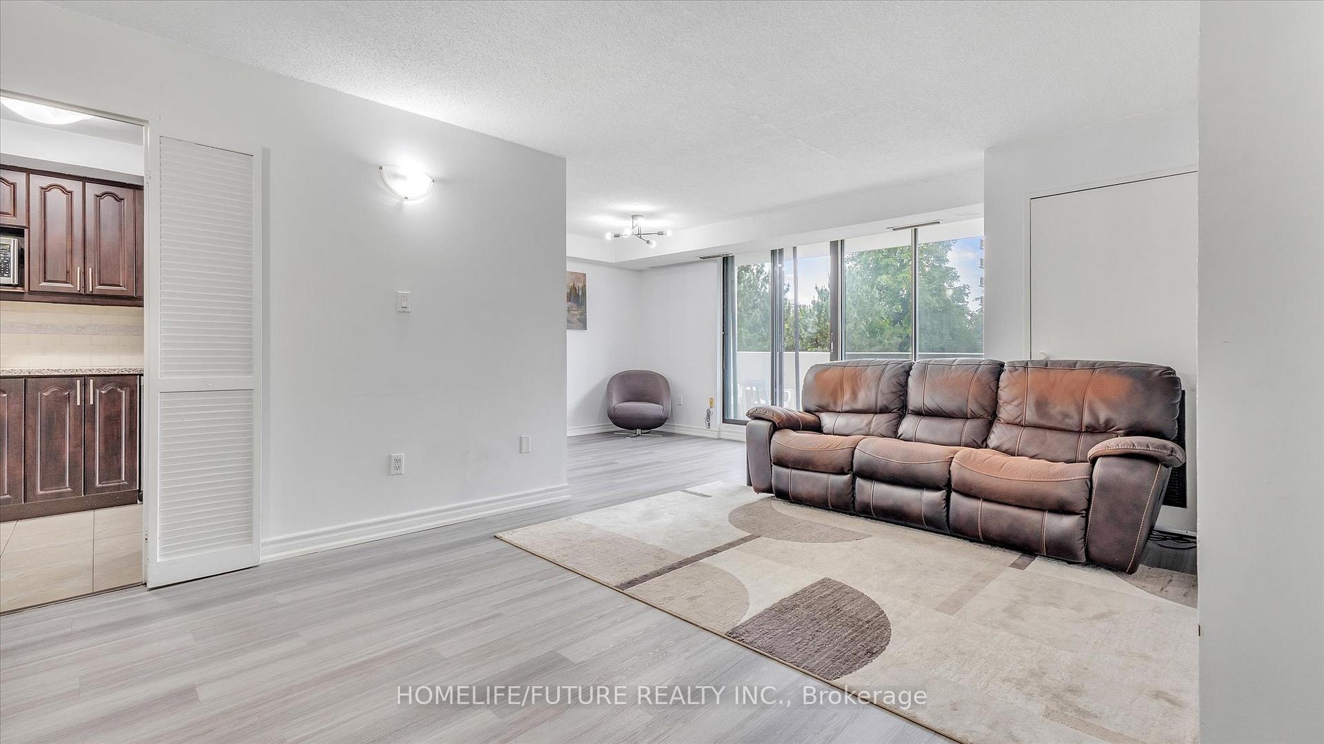 2 Bedrooms Condo at 10 Stonehill, Toronto For sale