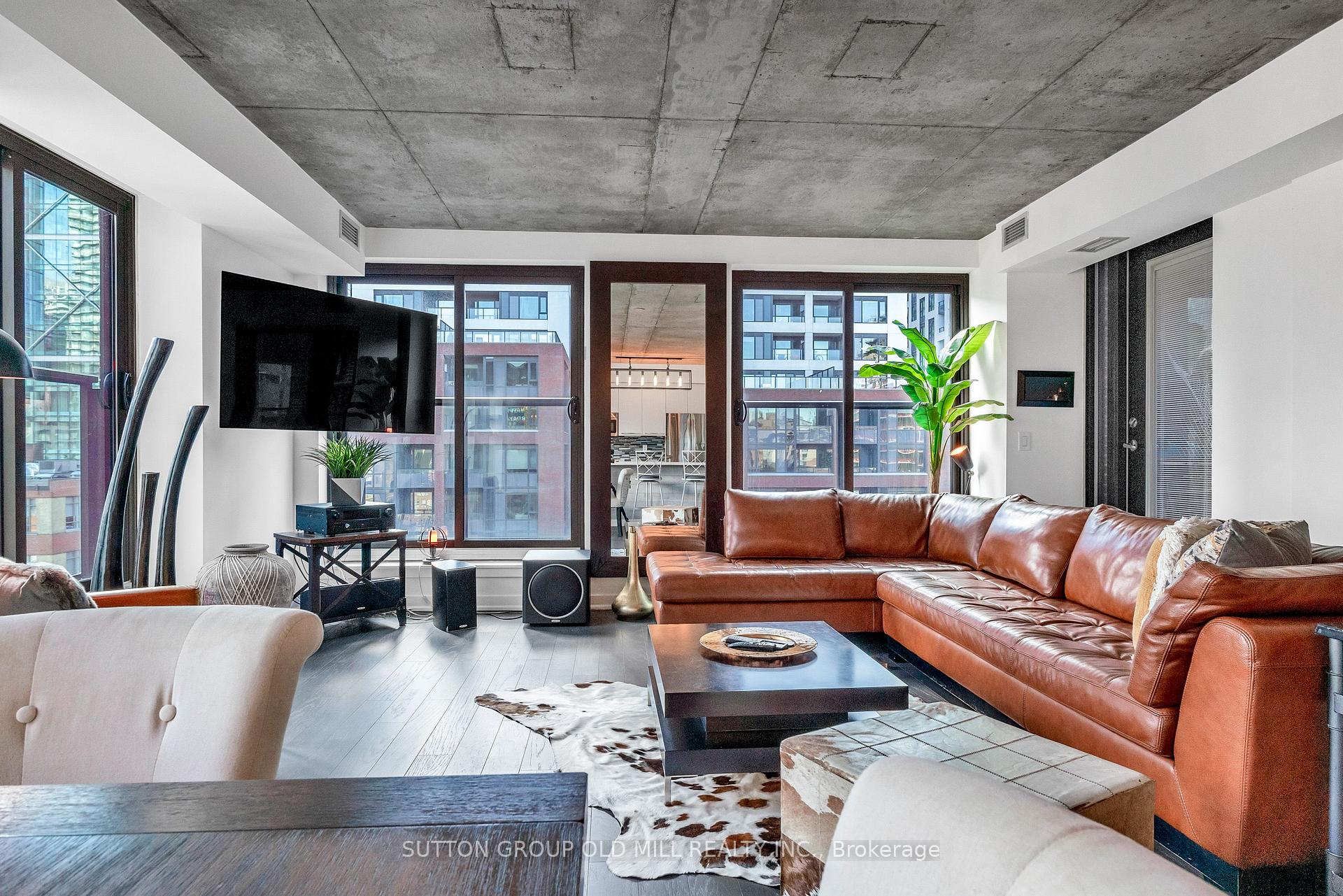 2 Bedrooms Condo at 400 Wellington, Toronto For sale