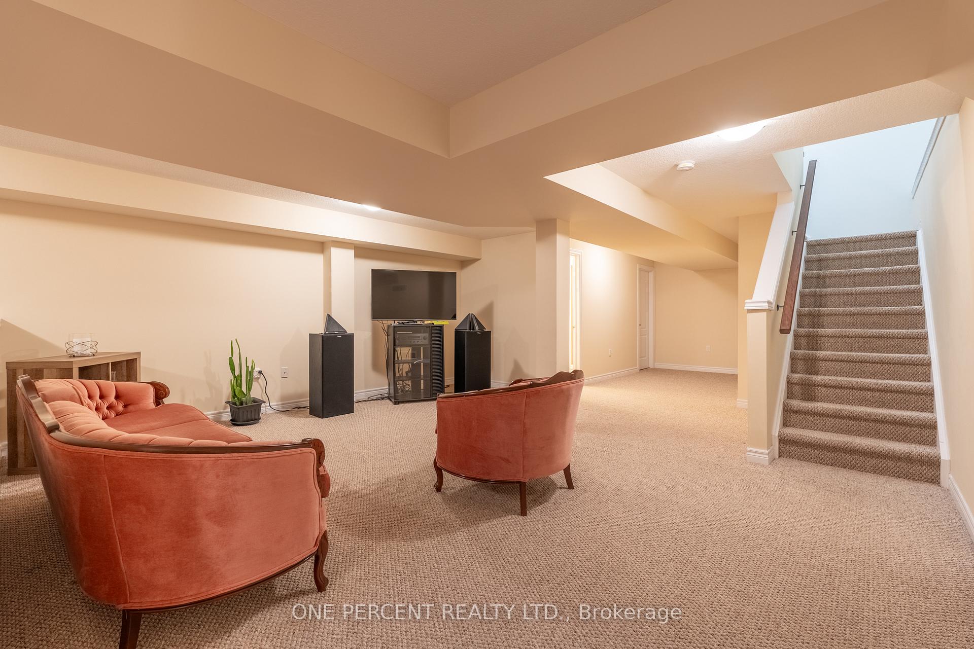 2 Bedrooms Condo at 21 Stickland, Hamilton For sale