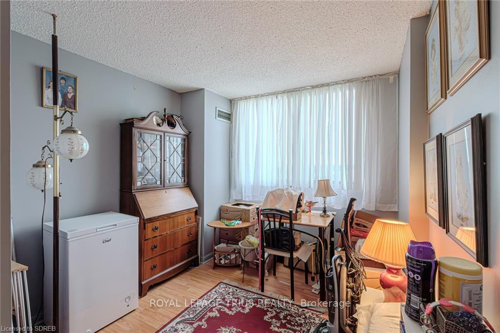 2 Bedrooms Condo at 6500 Montevideo,  Mississauga For sale