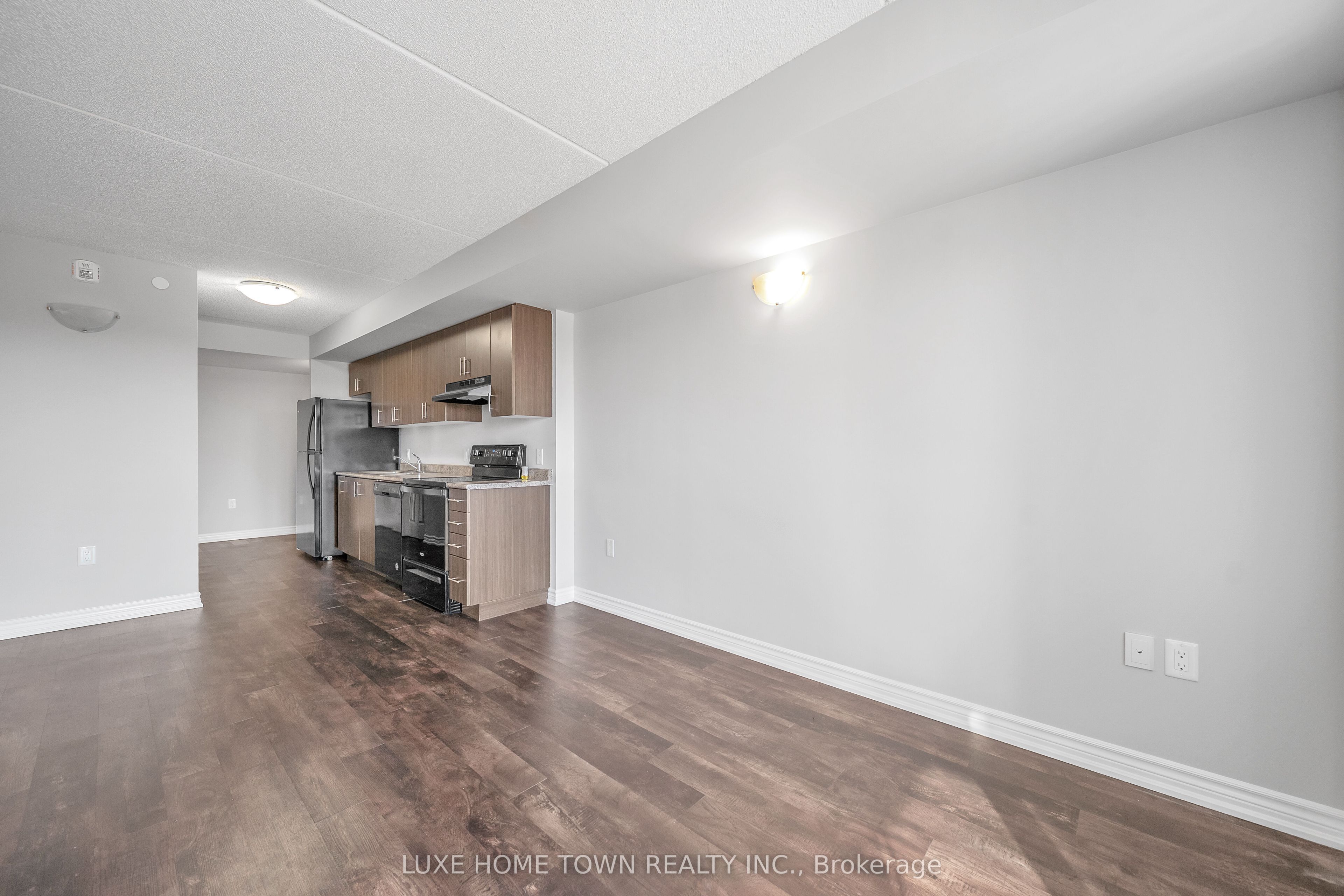 716 Main Street E, #801