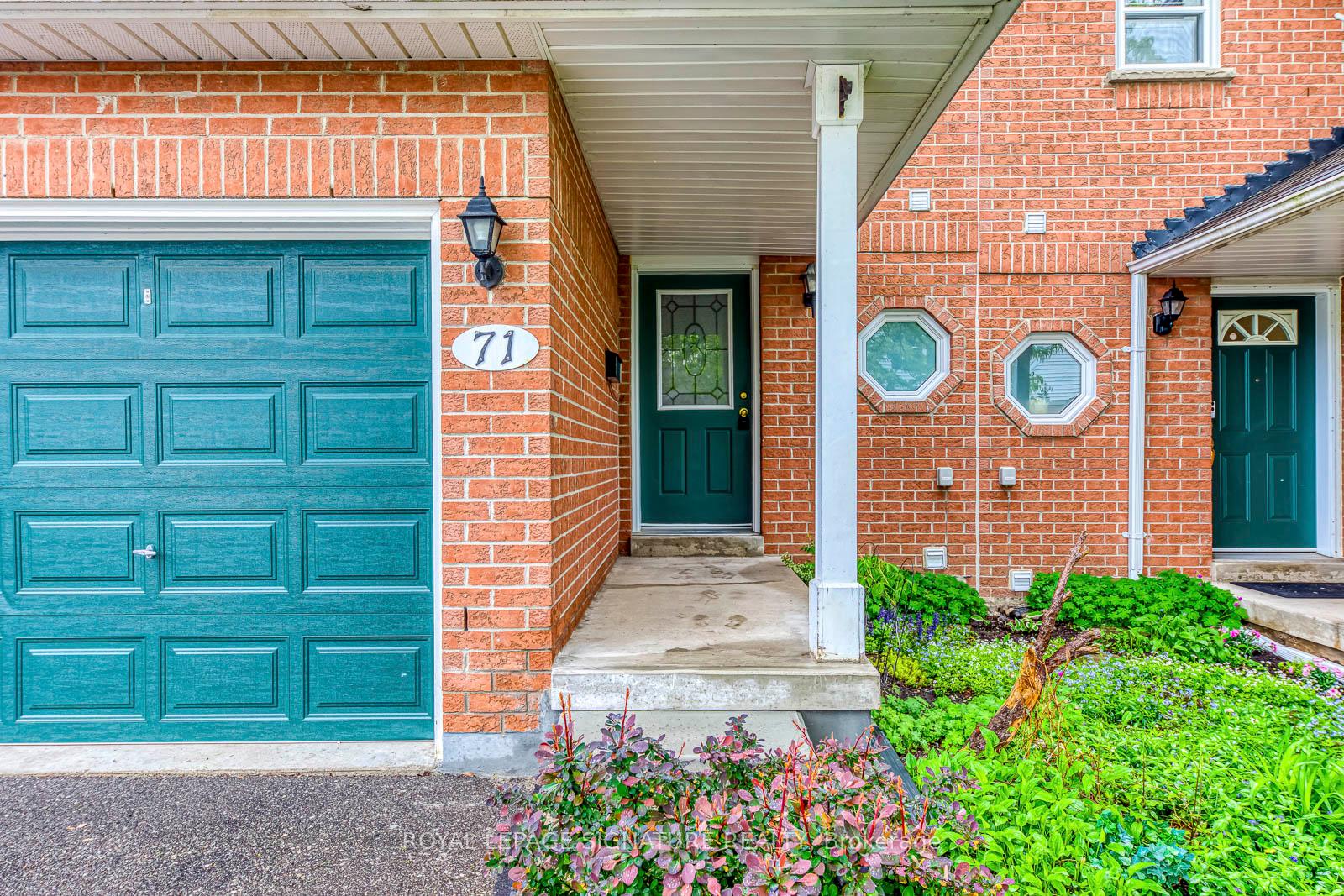 3 Bedrooms Condo at 5659 Glen Erin, Mississauga For sale