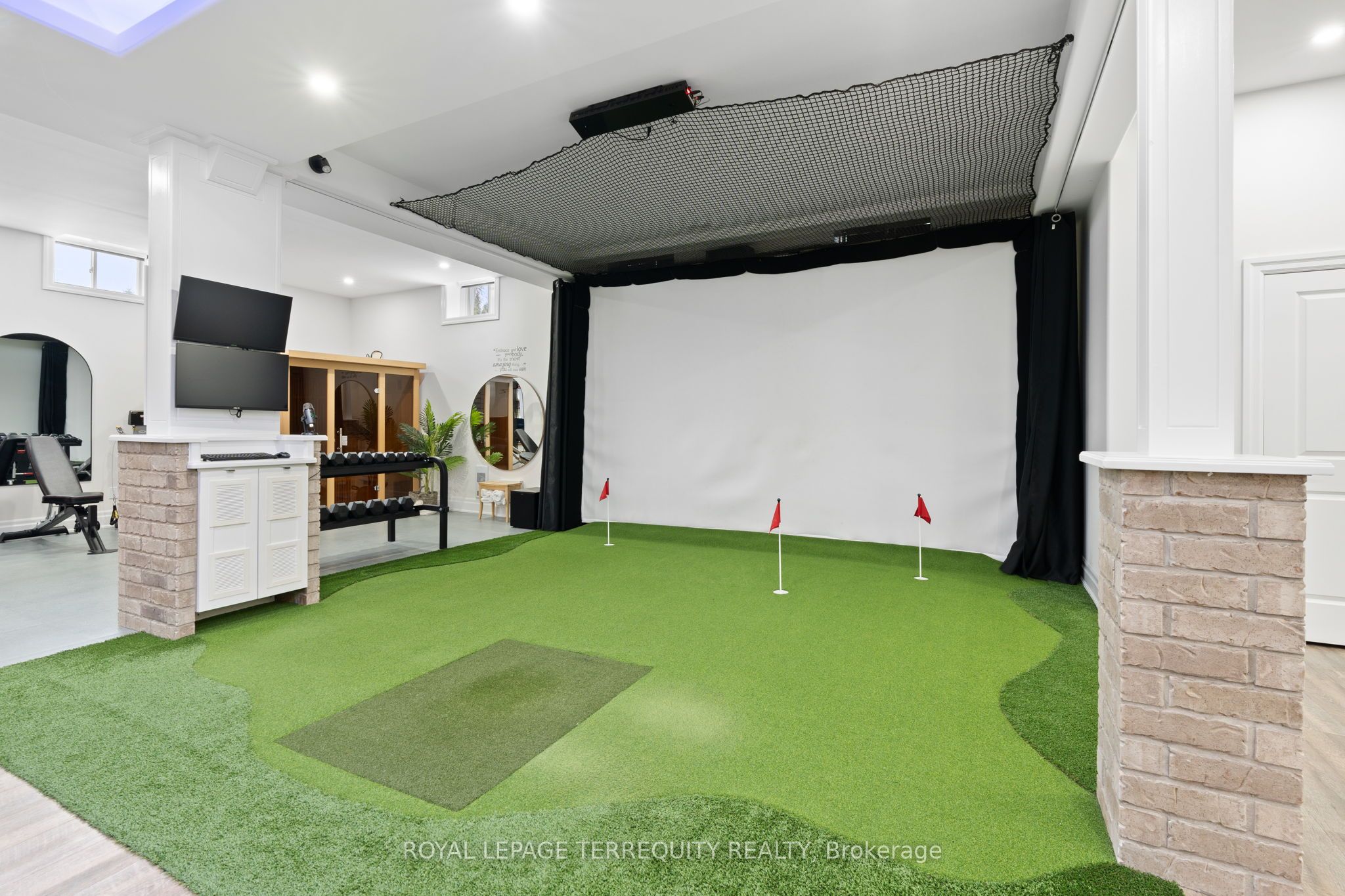 20 Country Club Crescent