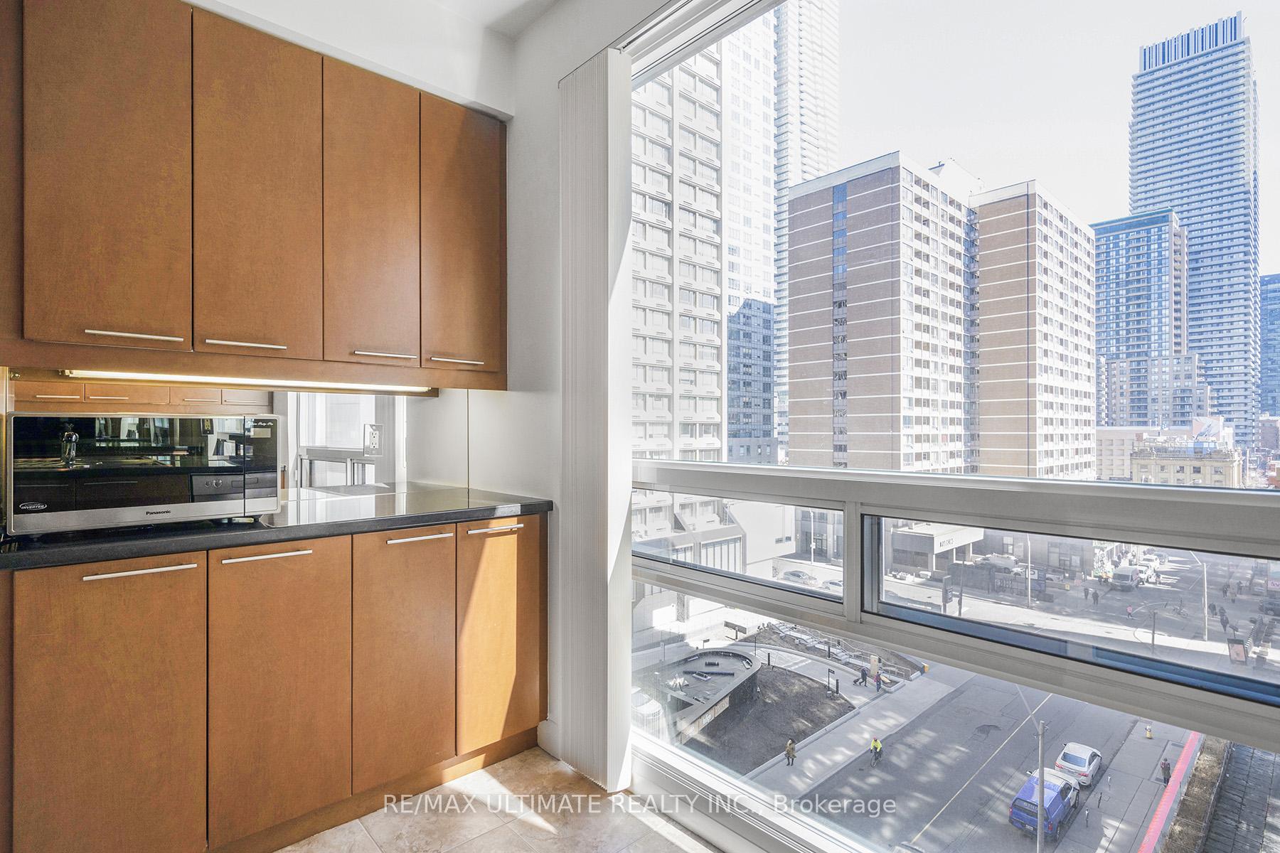 2 Bedrooms Condo at 1121 Bay, Toronto For sale