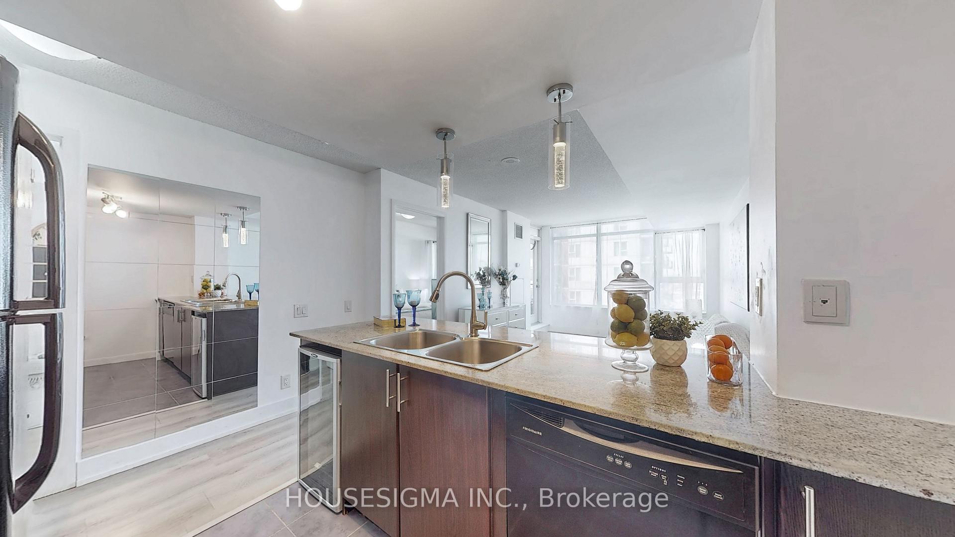 2 Bedrooms Condo at 190 Borough,  Toronto For sale