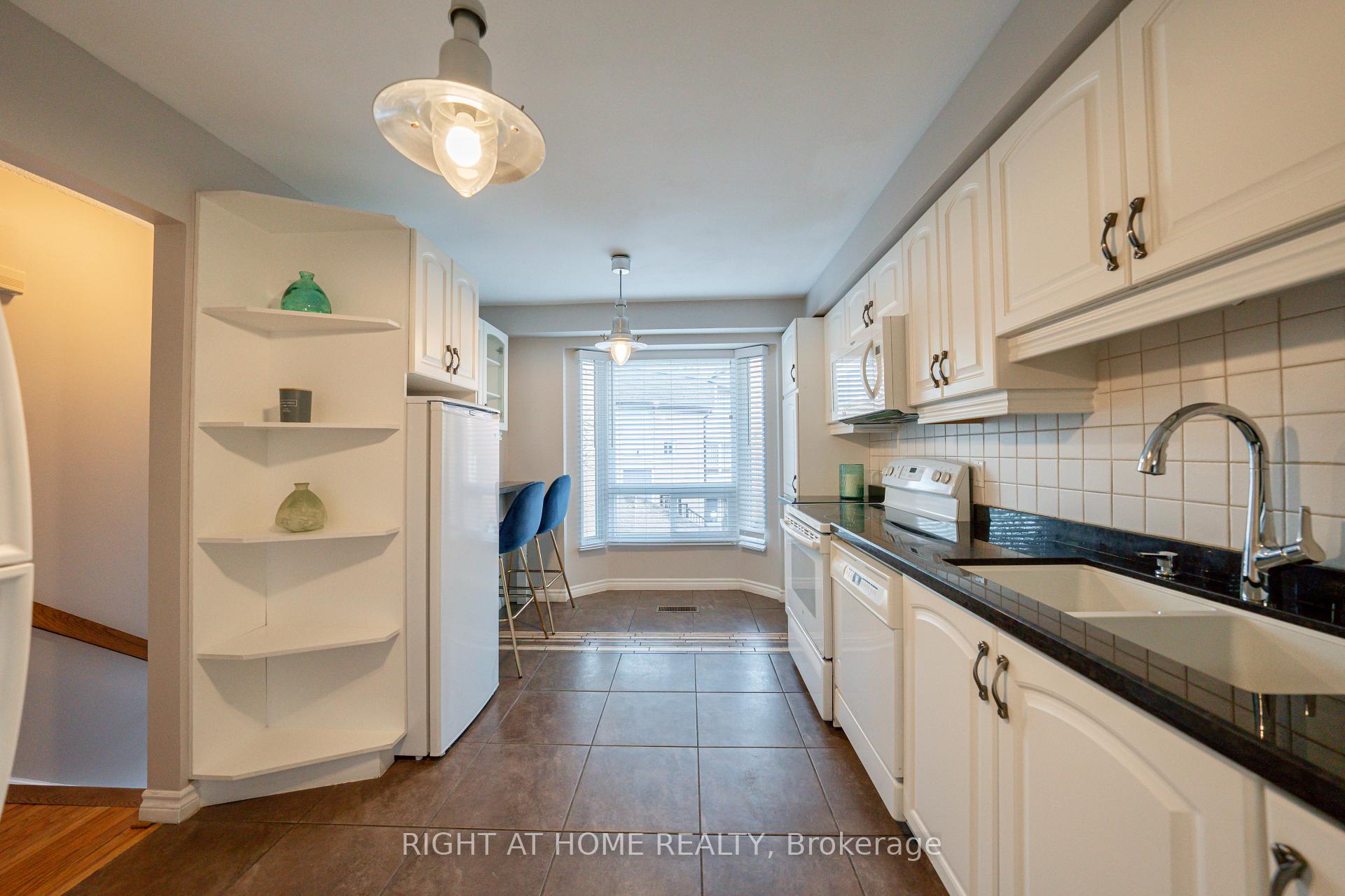 3 Bedrooms Condo at 43 Wild Ginger, Toronto For sale