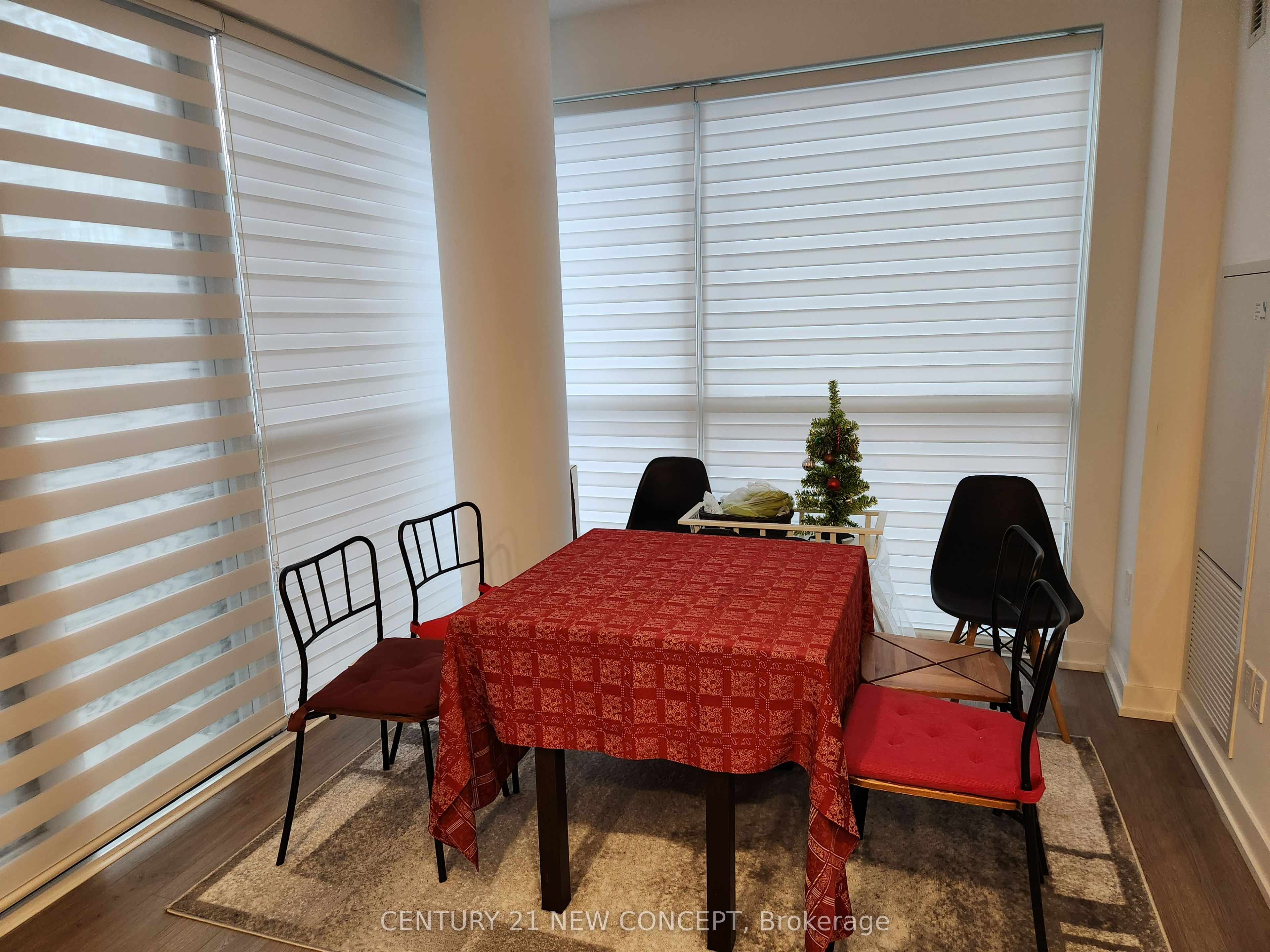 39 Roehampton Avenue, #808