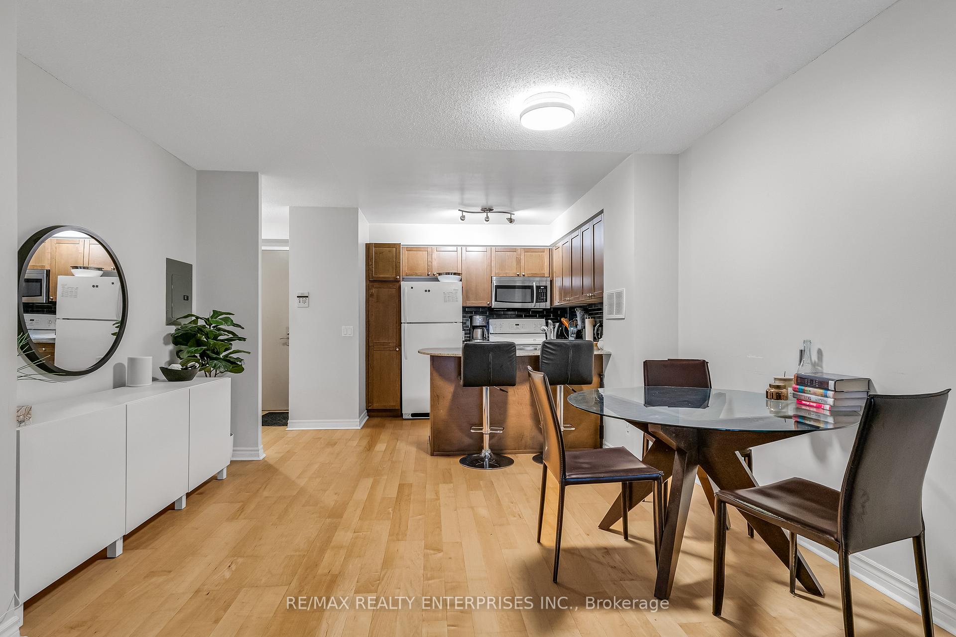 2 Bedrooms Condo at 763 Bay, Toronto For sale