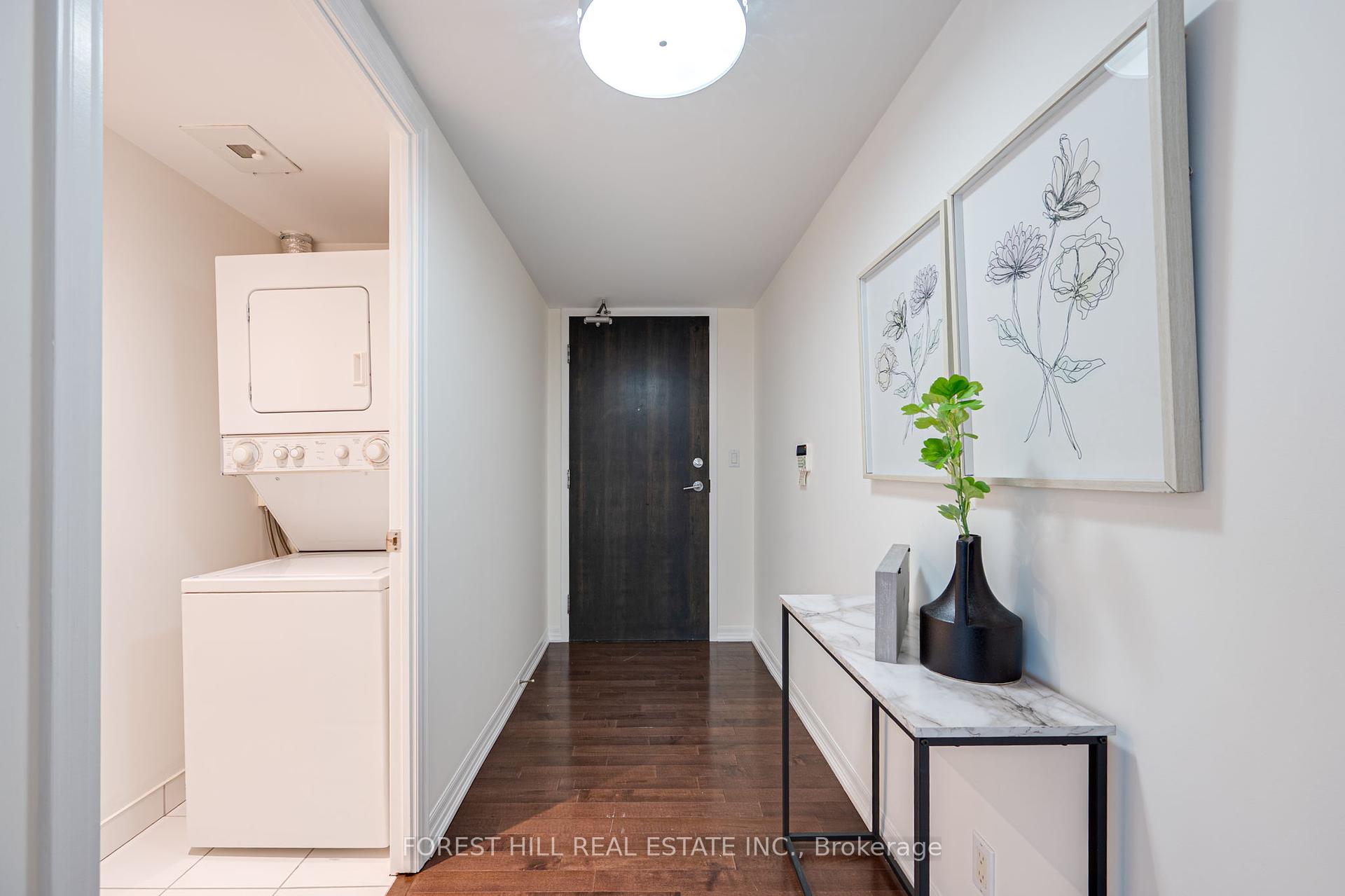 2 Bedrooms Condo at 22 Wellesley, Toronto For sale